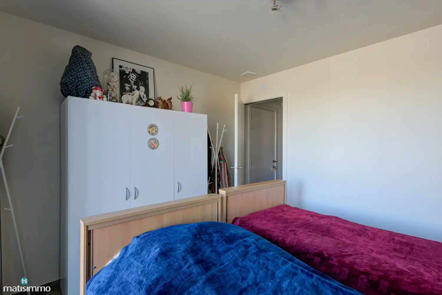 INSTAPKLAAR GELIJKVLOERS APPARTEMENT MET TUIN EN AUTOSTAANPLAATS NABIJ HET STADSCENTRUM VAN BILZEN foto 9