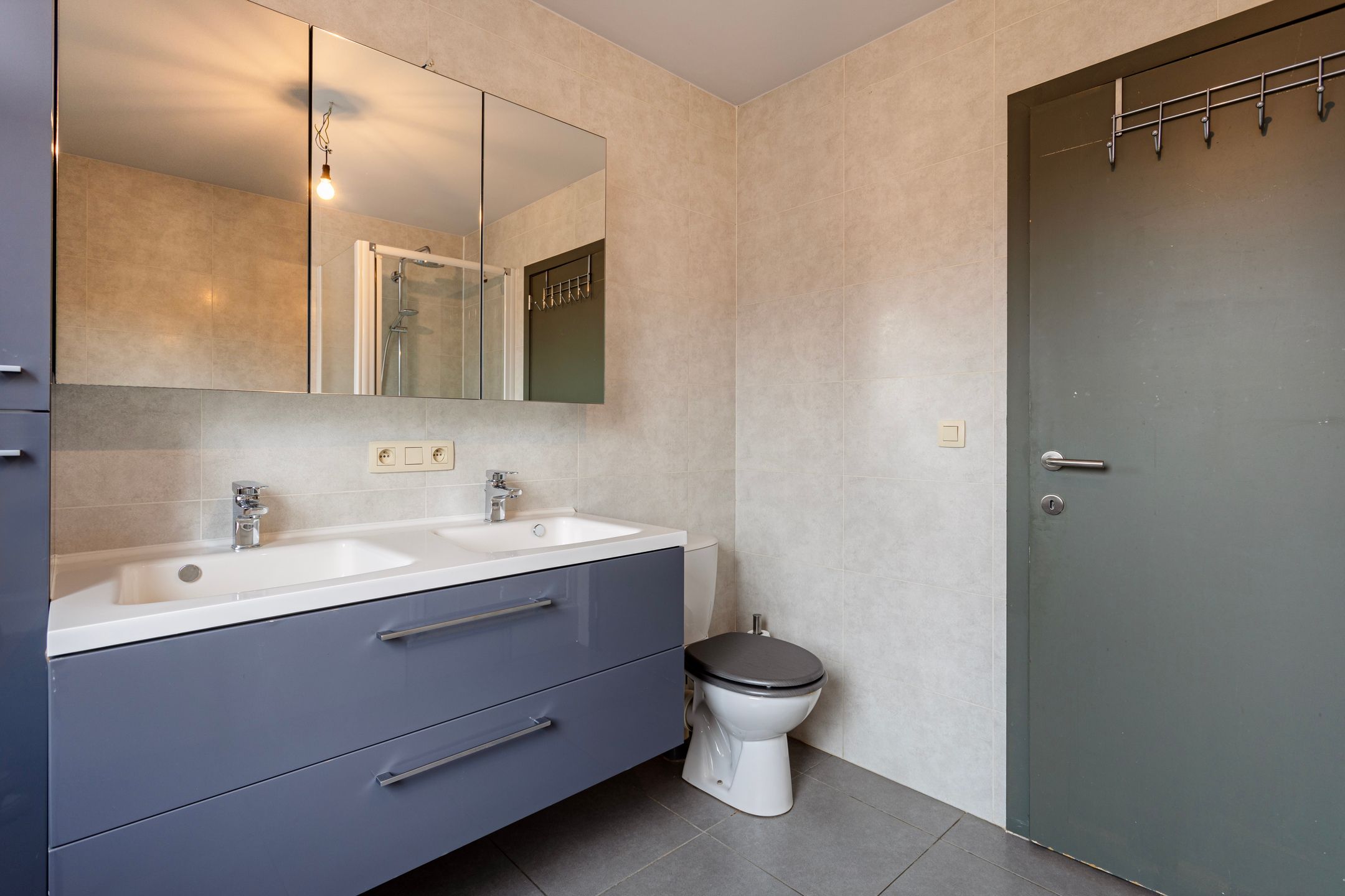 B&B Moment : MODERNE en instapklare HOB (3-4 slpk) met garage en gezellige tuin foto 17