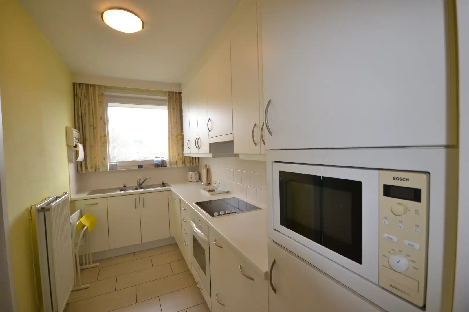 Ruim en zonnig appartement te Oostduinkerke nabij het zonneplein. foto 3