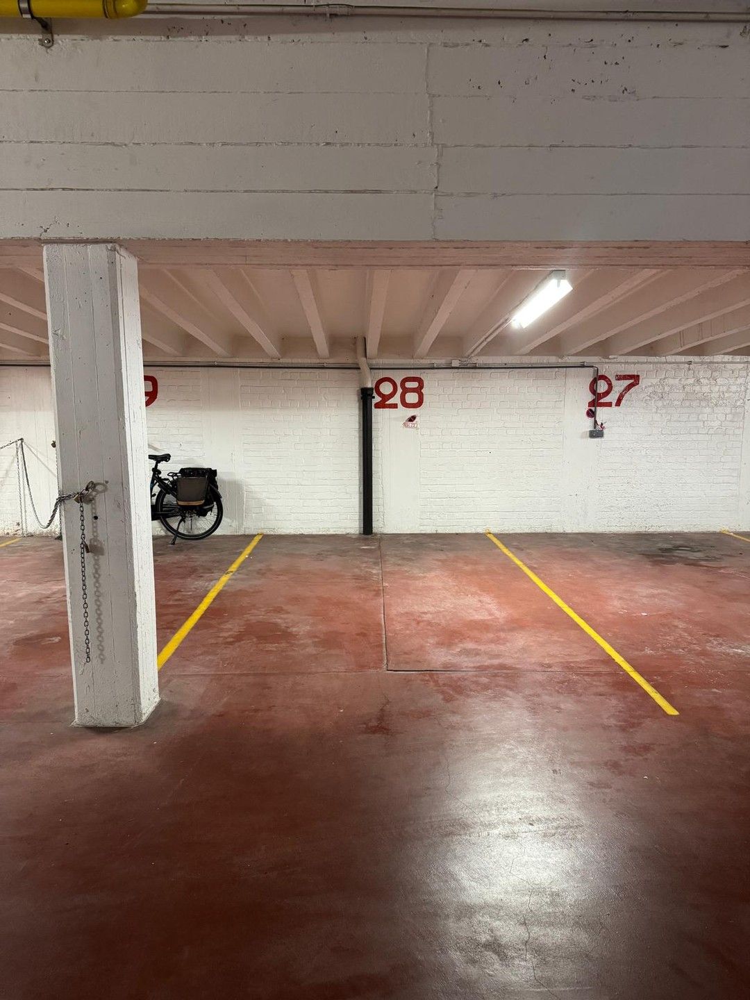 Parking te huur - inrit via Lentelaan foto {{pictureIndex}}