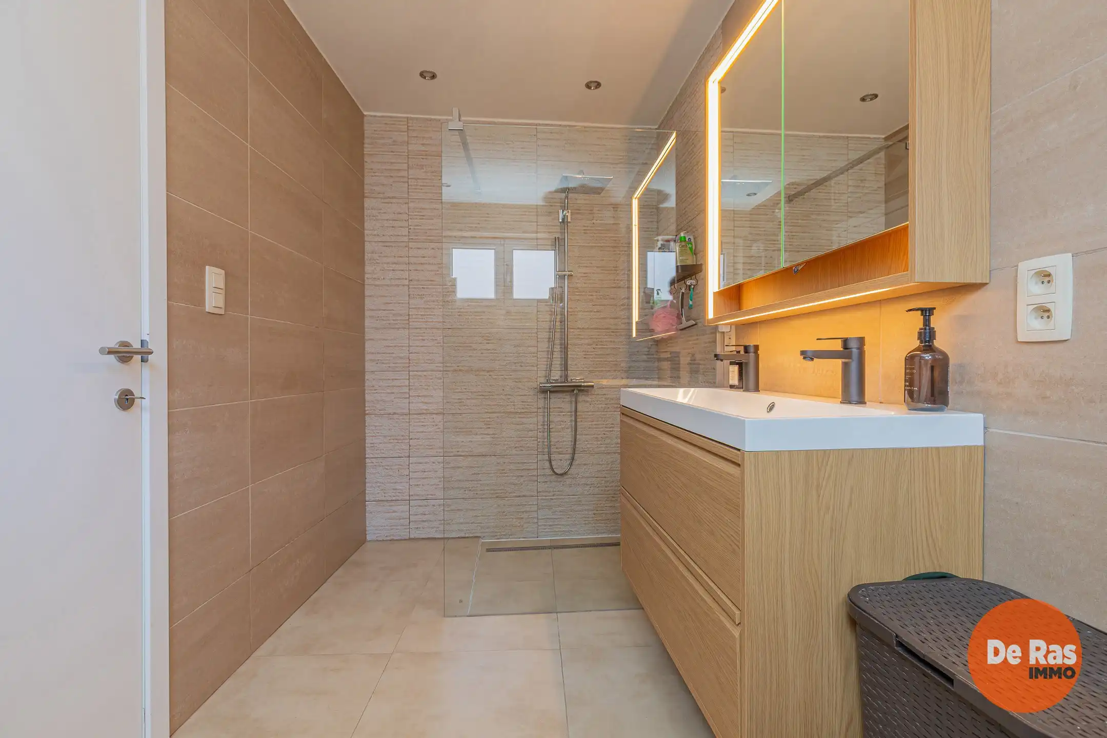 BERLARE - Stijlvolle woning met zuid gerichte tuin foto 3
