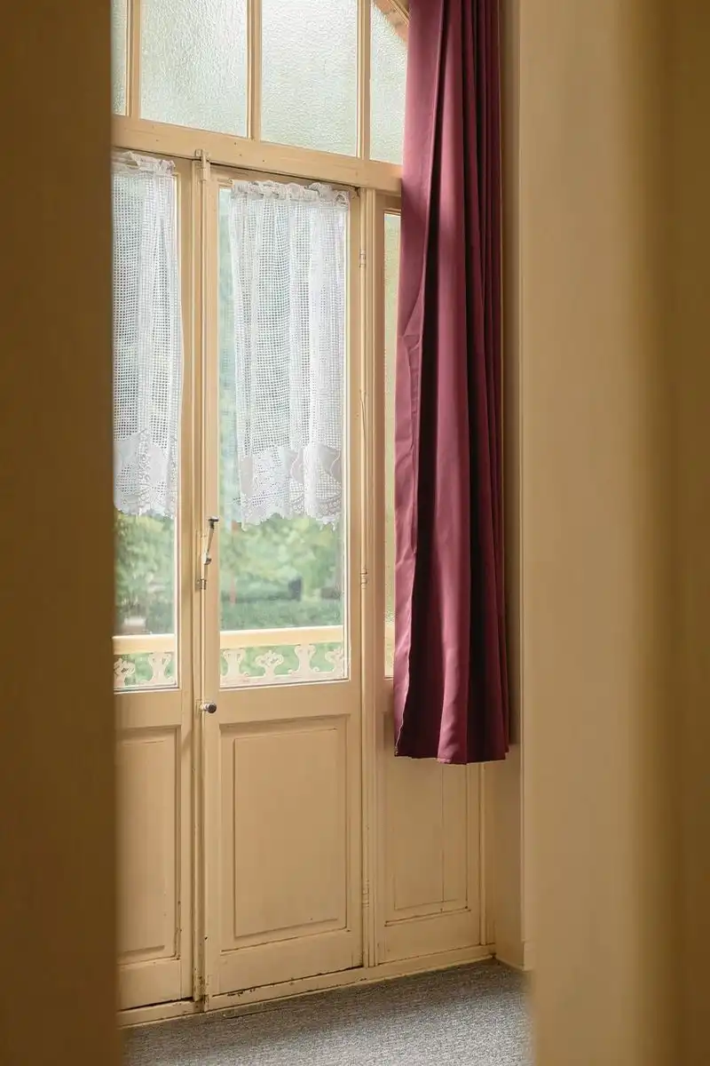 Te renoveren neoclassicistische woning op de rand van Bruge foto 11