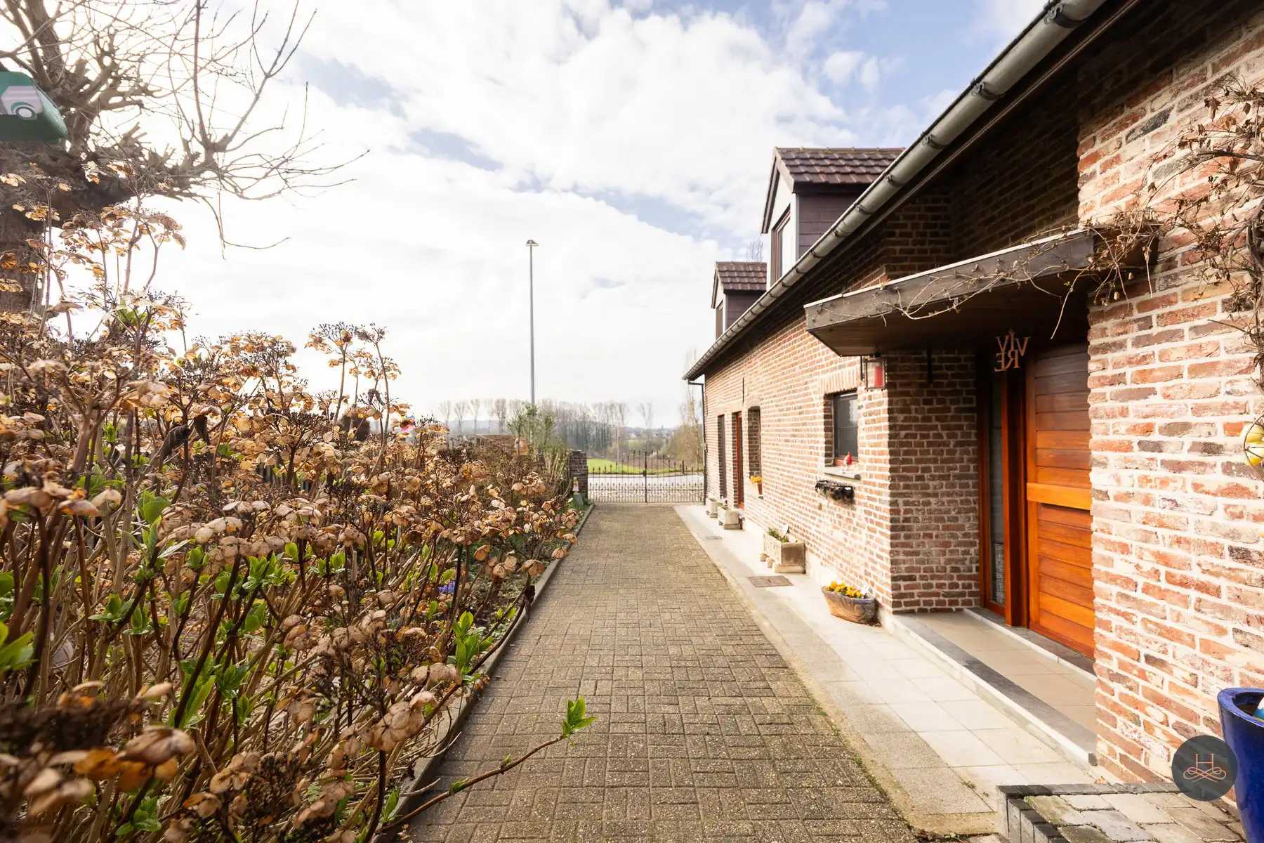 Ruime energiezuinige woning in het groen met ruime tuin foto 2