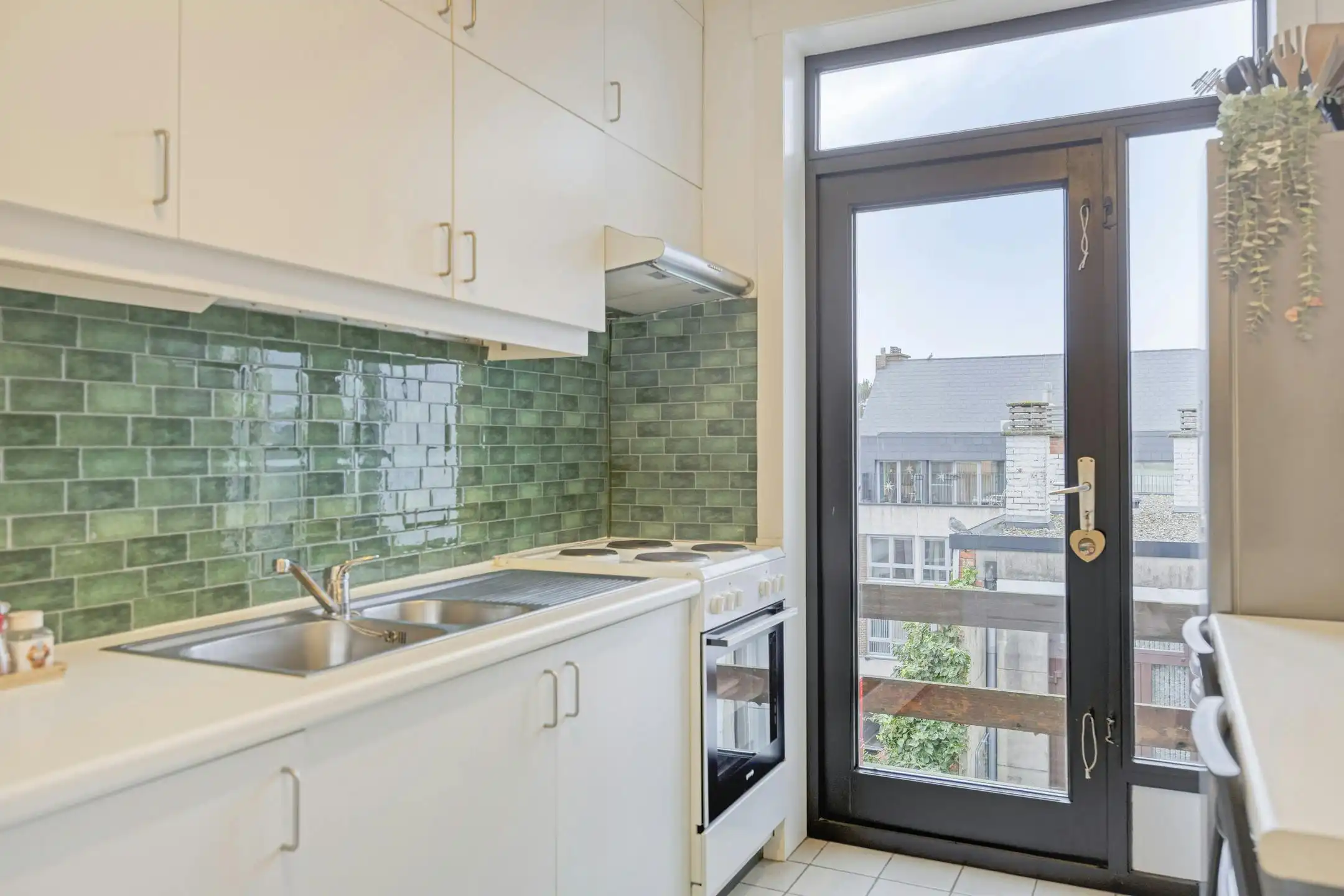 Instapklaar 2-slaapkamer appartement nabij centrum Hasselt foto 8