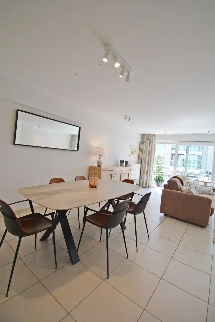Ruim en lichtrijk appartement met 2 slaapkamers vlakbij het Rubensplein. foto 5