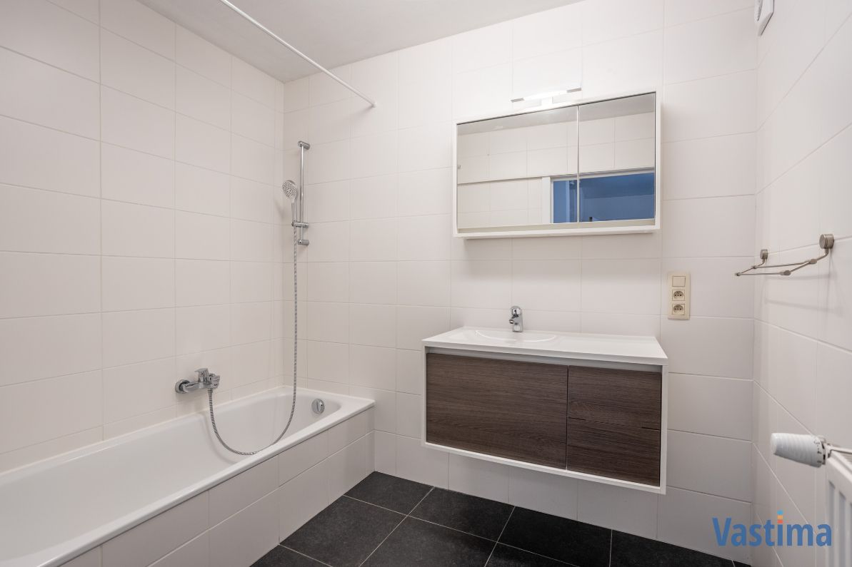 Lichtrijk leefappartement met 2 slaapkamers en terras foto 14