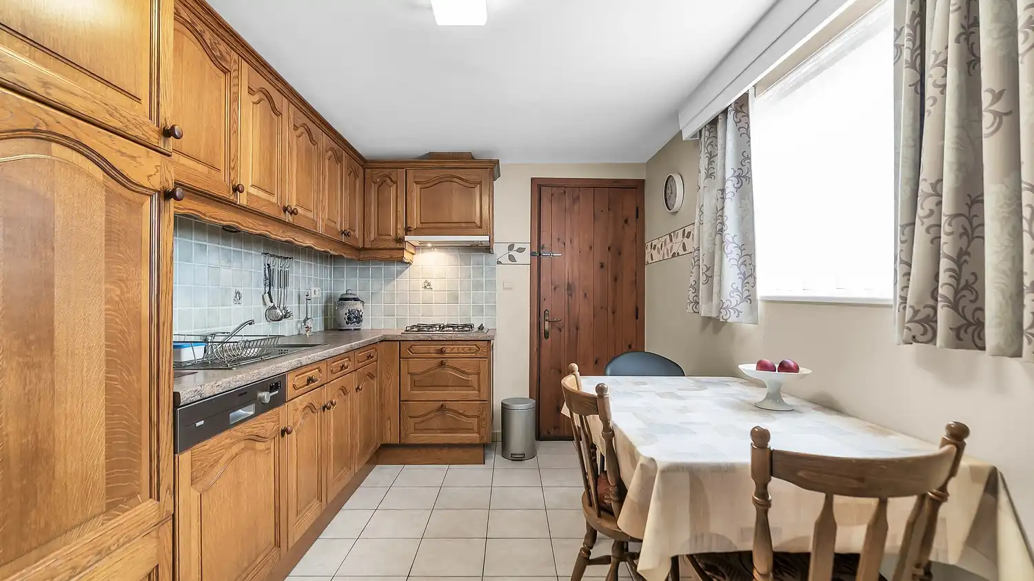 Charmante halfopen gezinswoning met 3 slaapkamers, aangebouwd bijgebouw en perceel van 609 m² foto 5