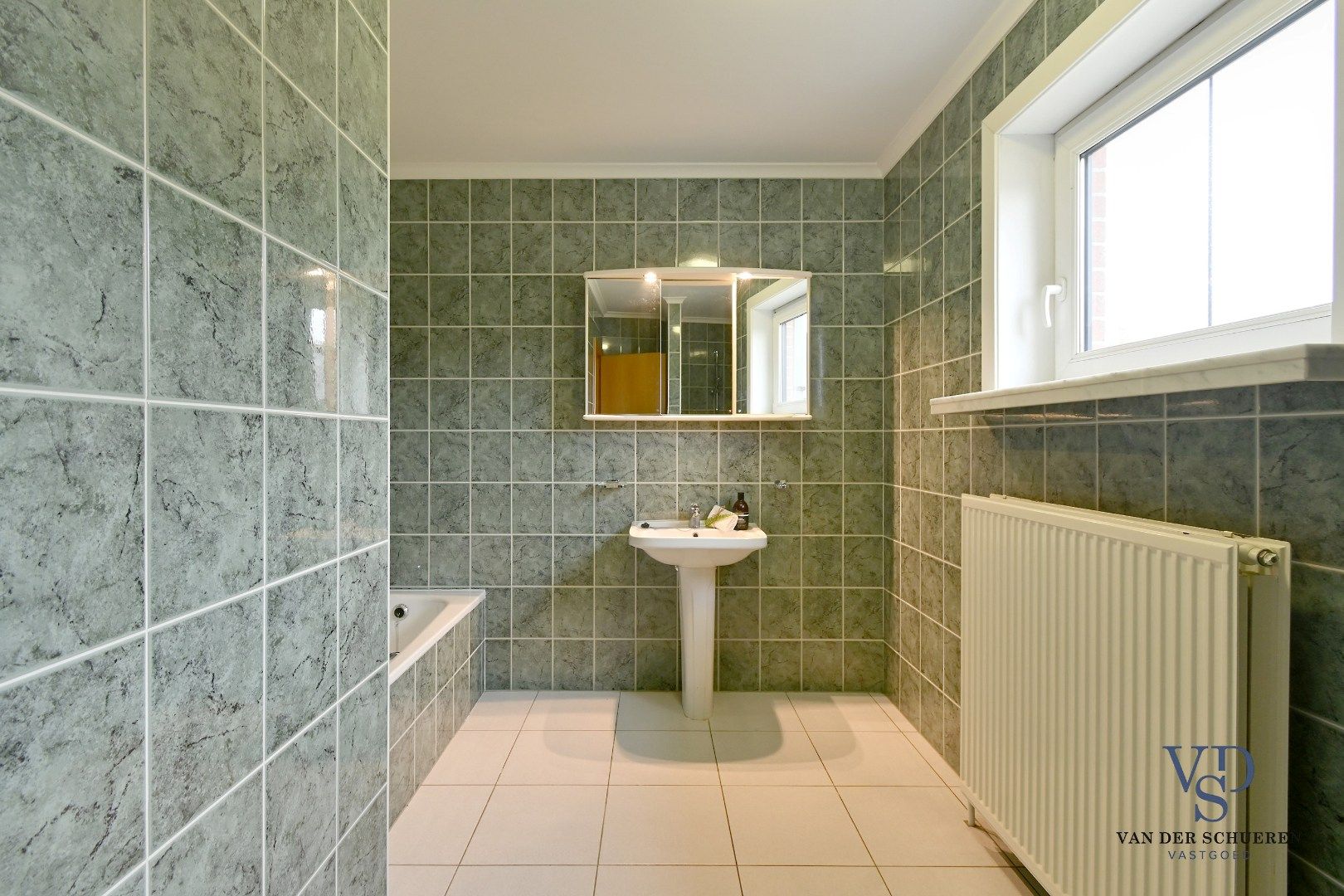 Tijdloos en ruim (> 300 m²) wonen. foto 28