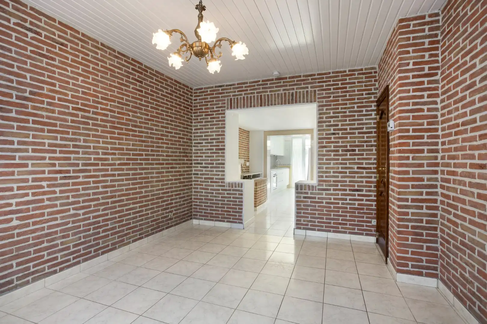 Instapklare gezinswoning in goed gelegen woonwijk foto 3