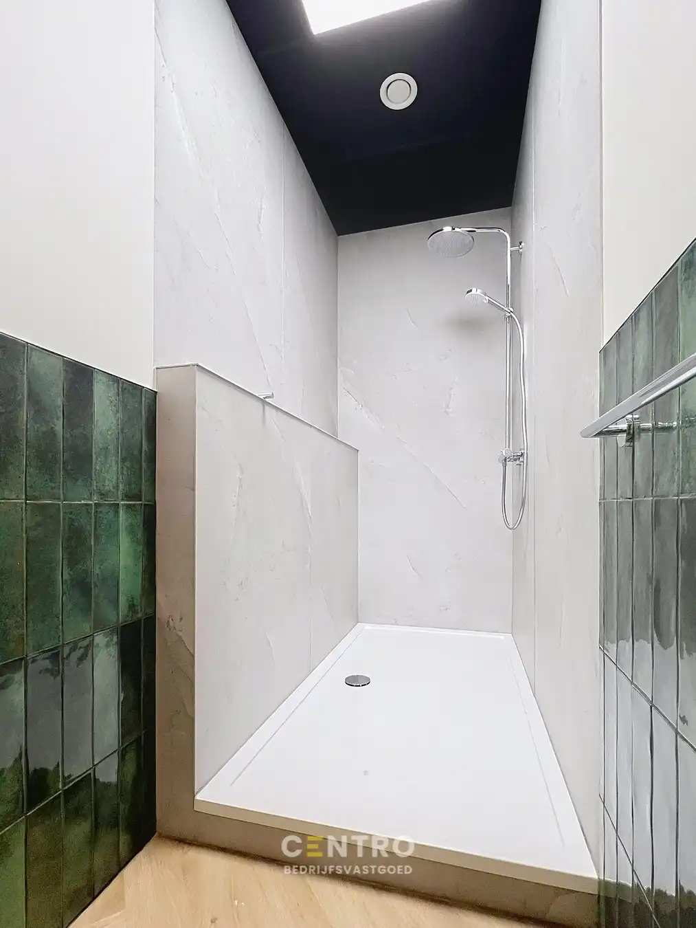 Energiezuinige, vernieuwde SERVICED kantoorruimte met mogelijkheid om een MAGAZIJN (215m²) bij te huren op Ieper Business Park! foto 13