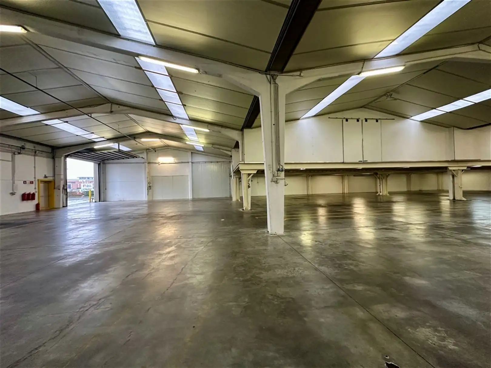 Magazijnen te huur op toplocatie in Kuurne foto 9