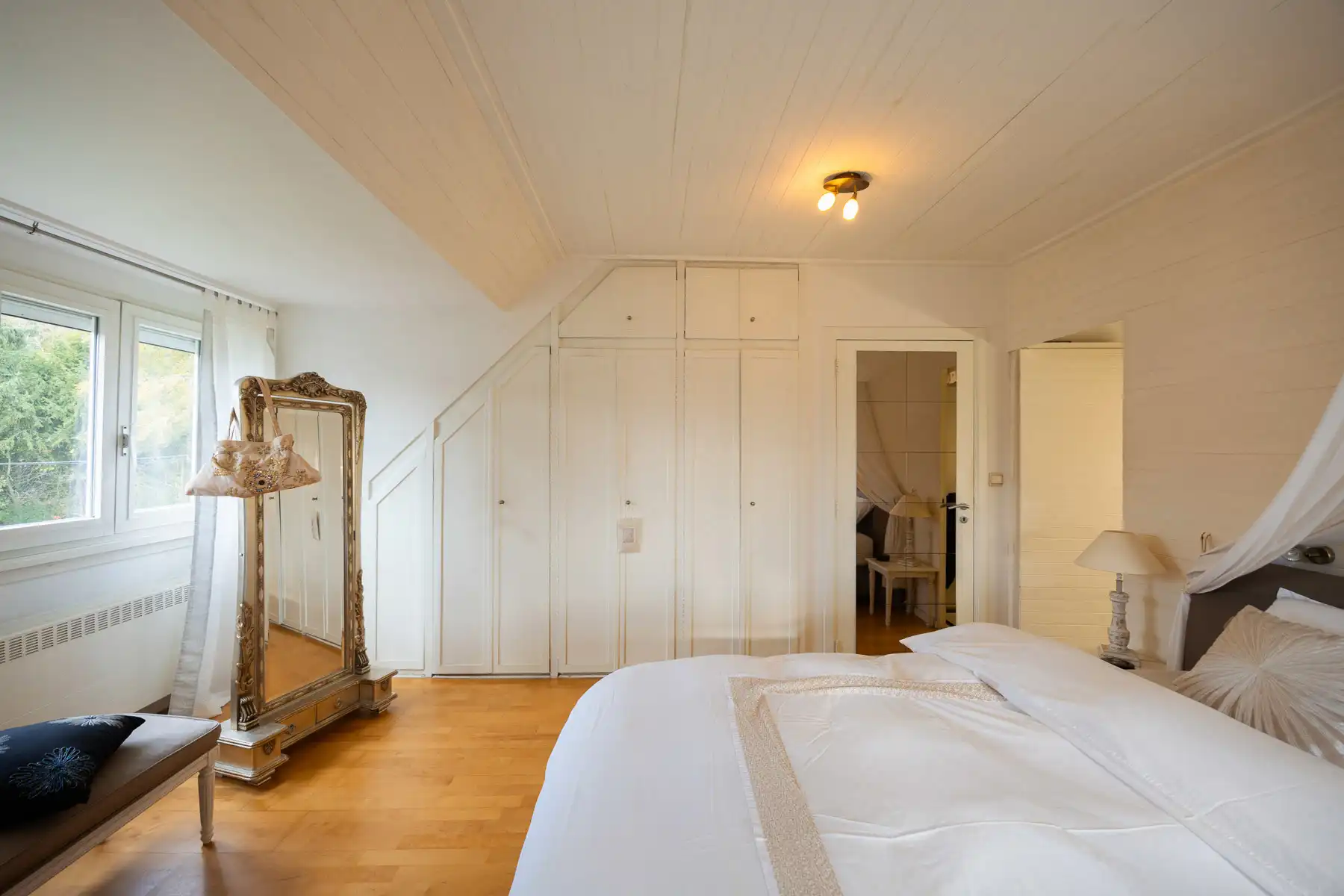 Rustig en groen gelegen statige, instapklare villa foto 27