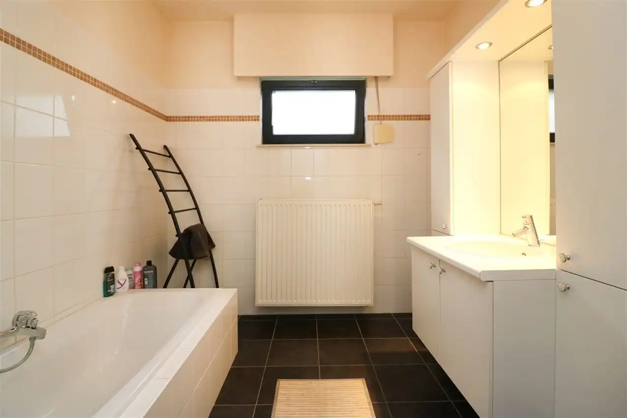 Ruim gelijkvloers wonen met tuin én rendement. foto 16