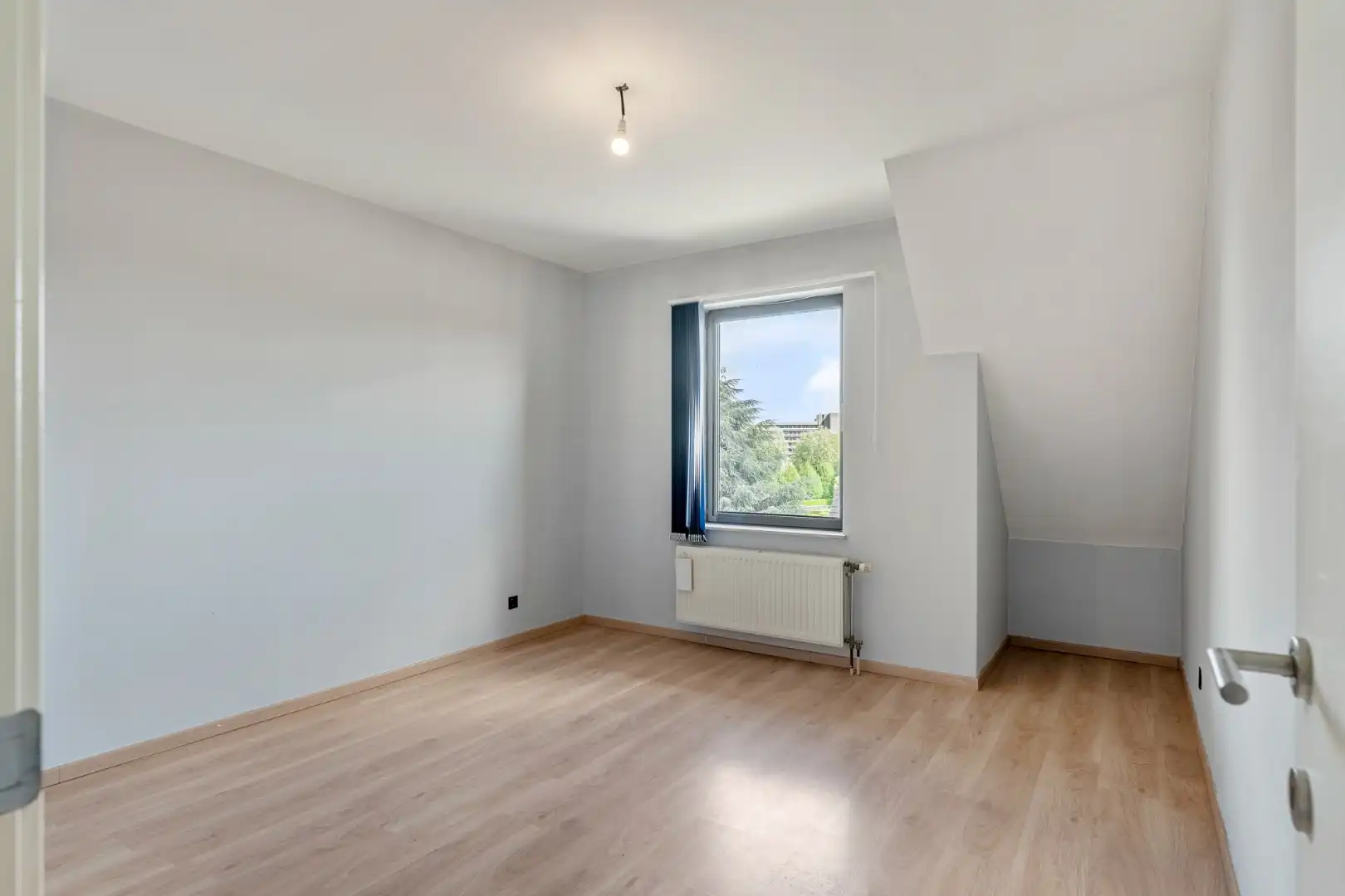 Recent gerenoveerd Duplex appartement met 3 slaapkamers en garagebox in het centrum van Hasselt. foto 4