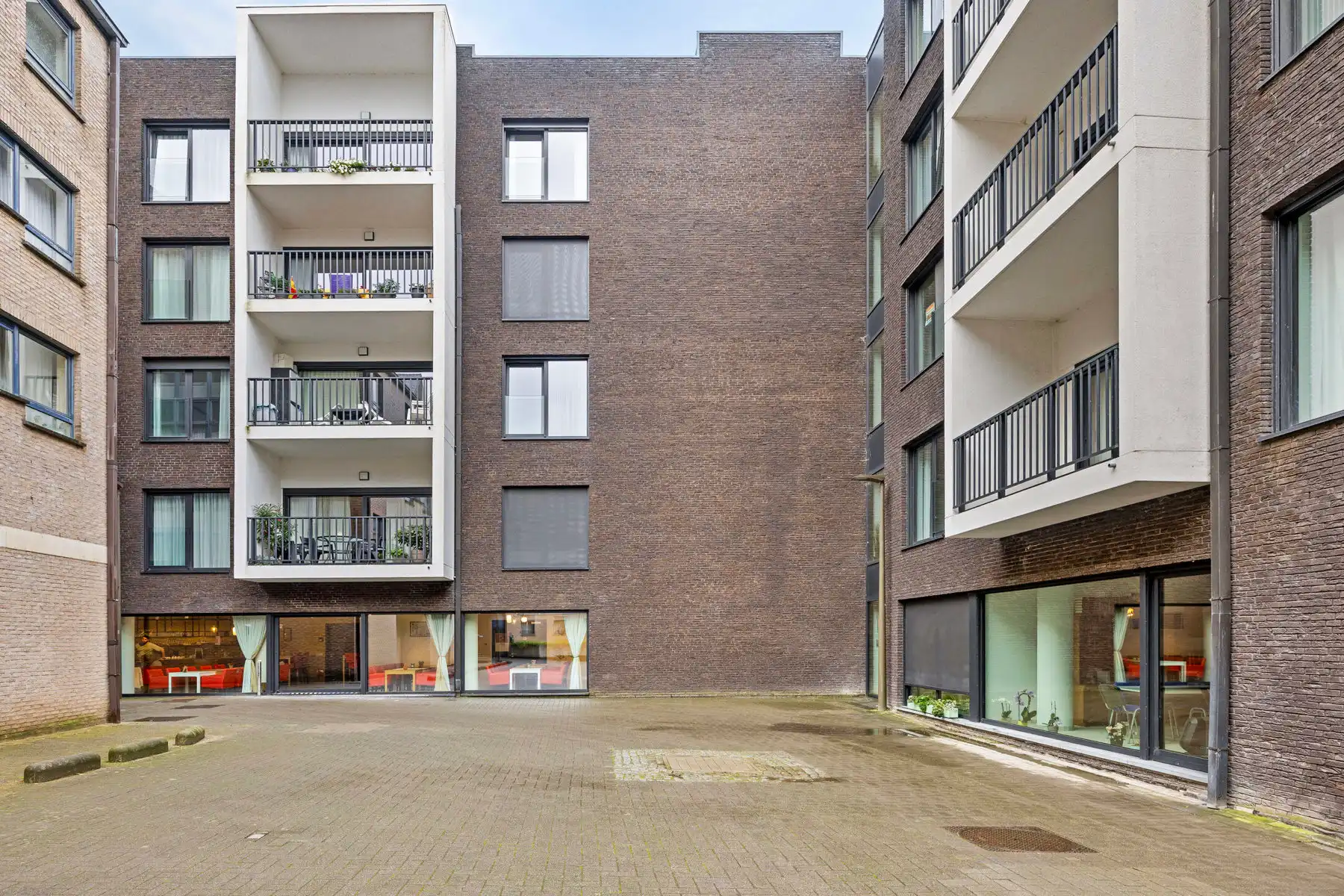 Moderne, nieuwe assistentiewoningen Parkrand foto {{pictureIndex}}