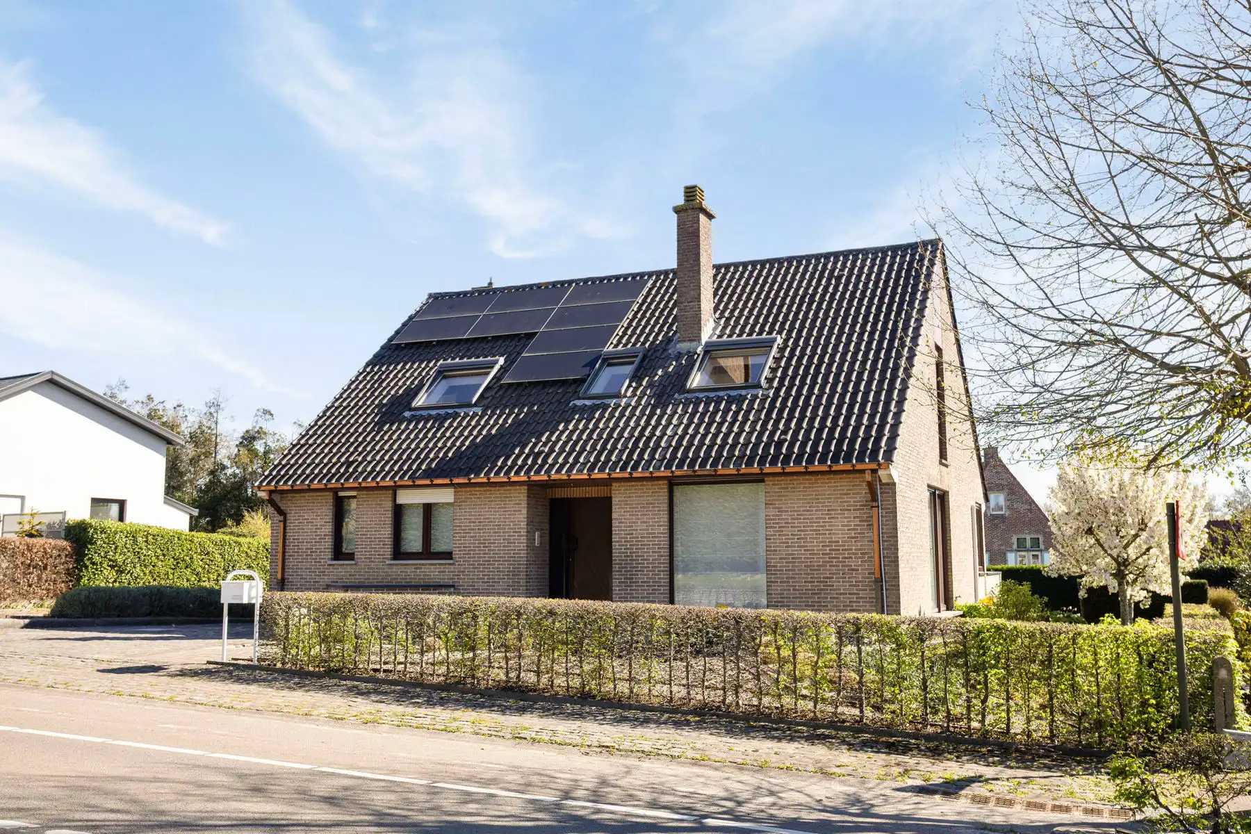 Goed onderhouden en gunstig gelegen villa met 4 slaapkamers foto 2