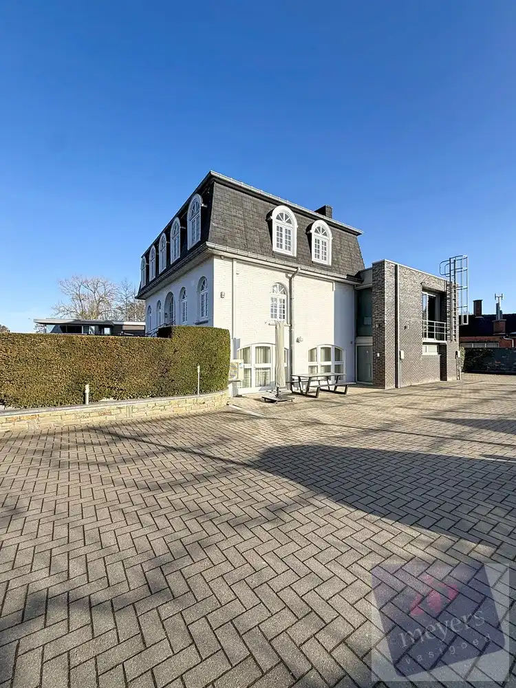 Veelzijdig commercieel pand met 14 parkeerplaatsen op topligging in Hasselt foto 3