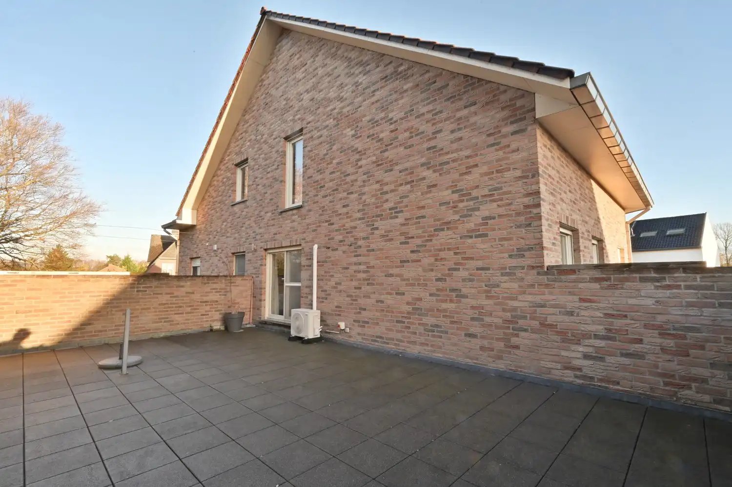 Ruim en veelzijdig appartement met 3 slaapkamers nabij het centrum van Lanaken foto 21