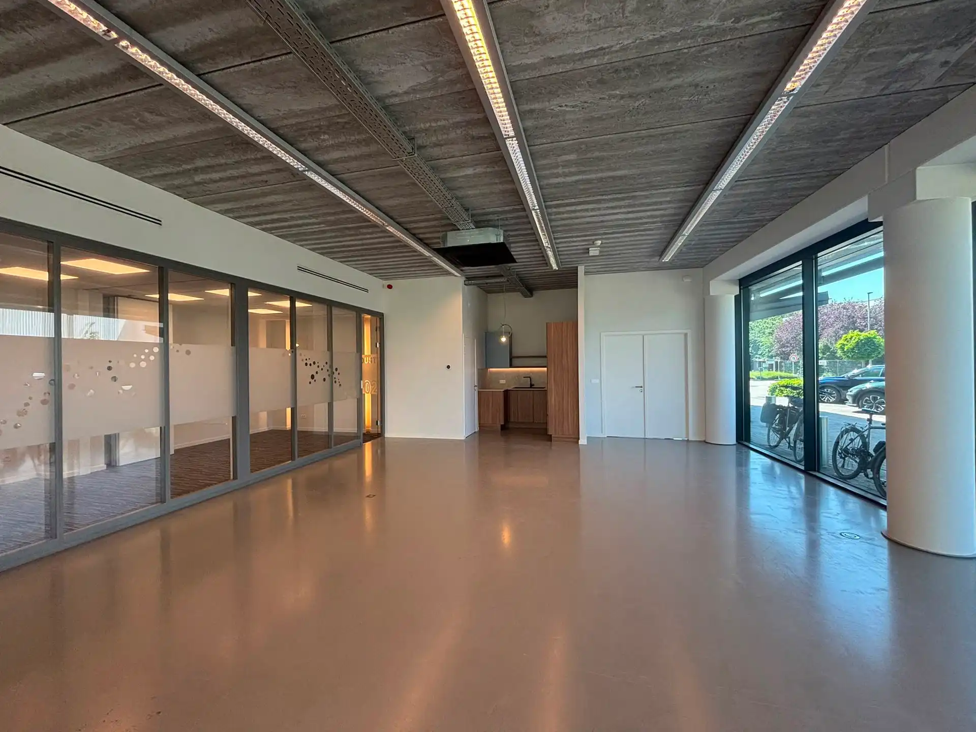 Te Huur : Kantoor/showroom foto 3
