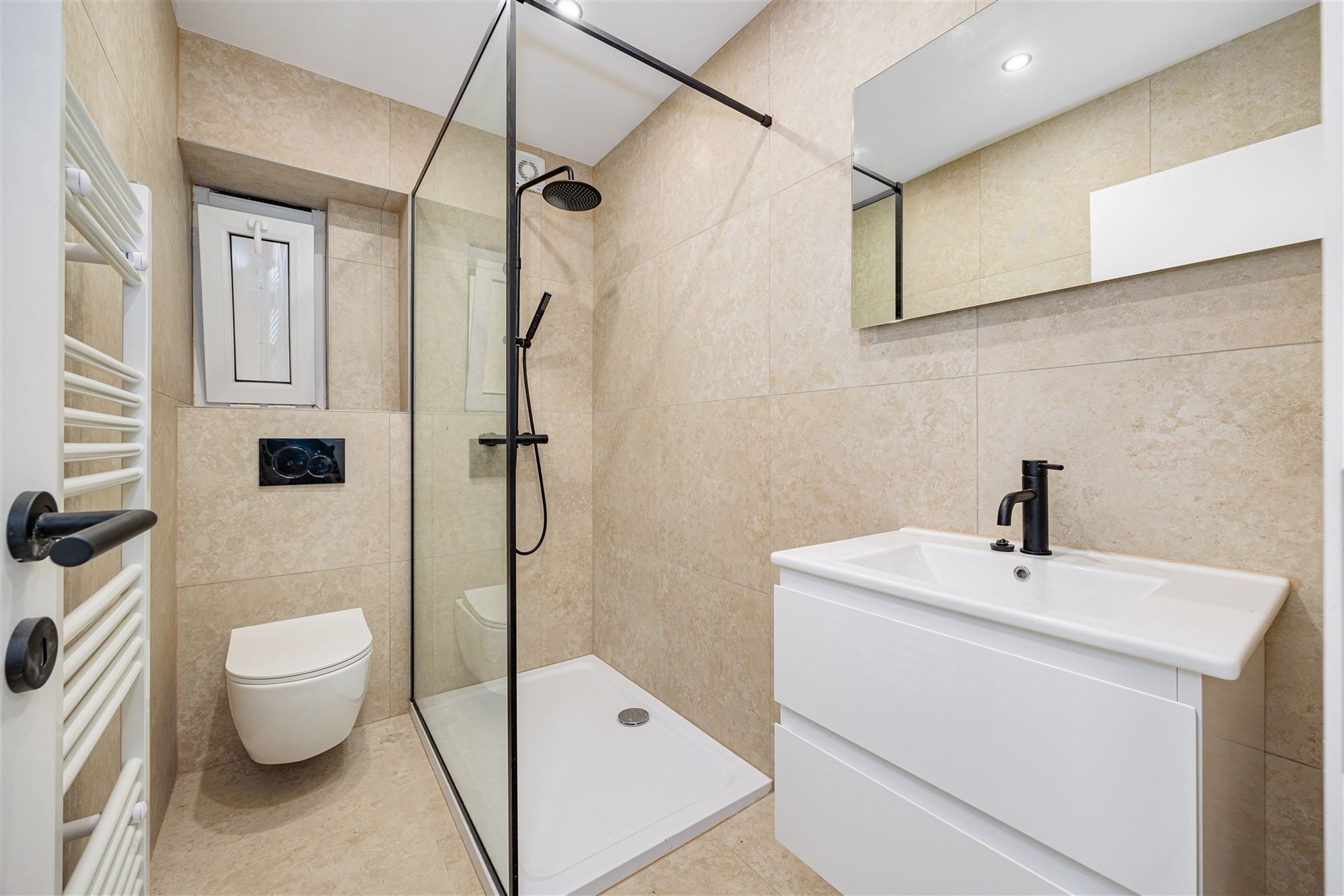 Instapklaar appartement met tuin en terras foto 7