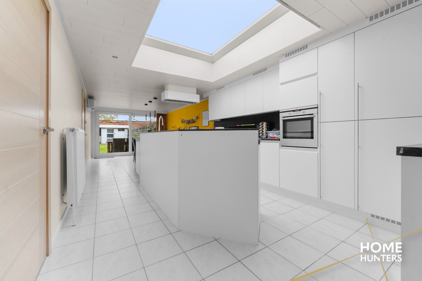 Instapklare, gerenoveerde woning op centrale ligging nabij centrum Roeselare! foto 4