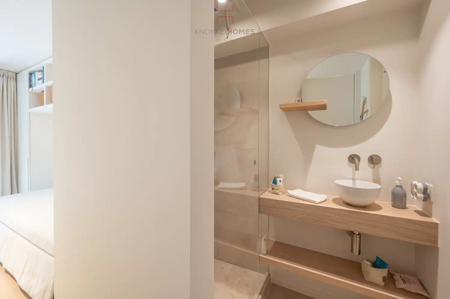 Prachtig gerenoveerd appartement met frontaal zeezicht in Duinbergen foto 14