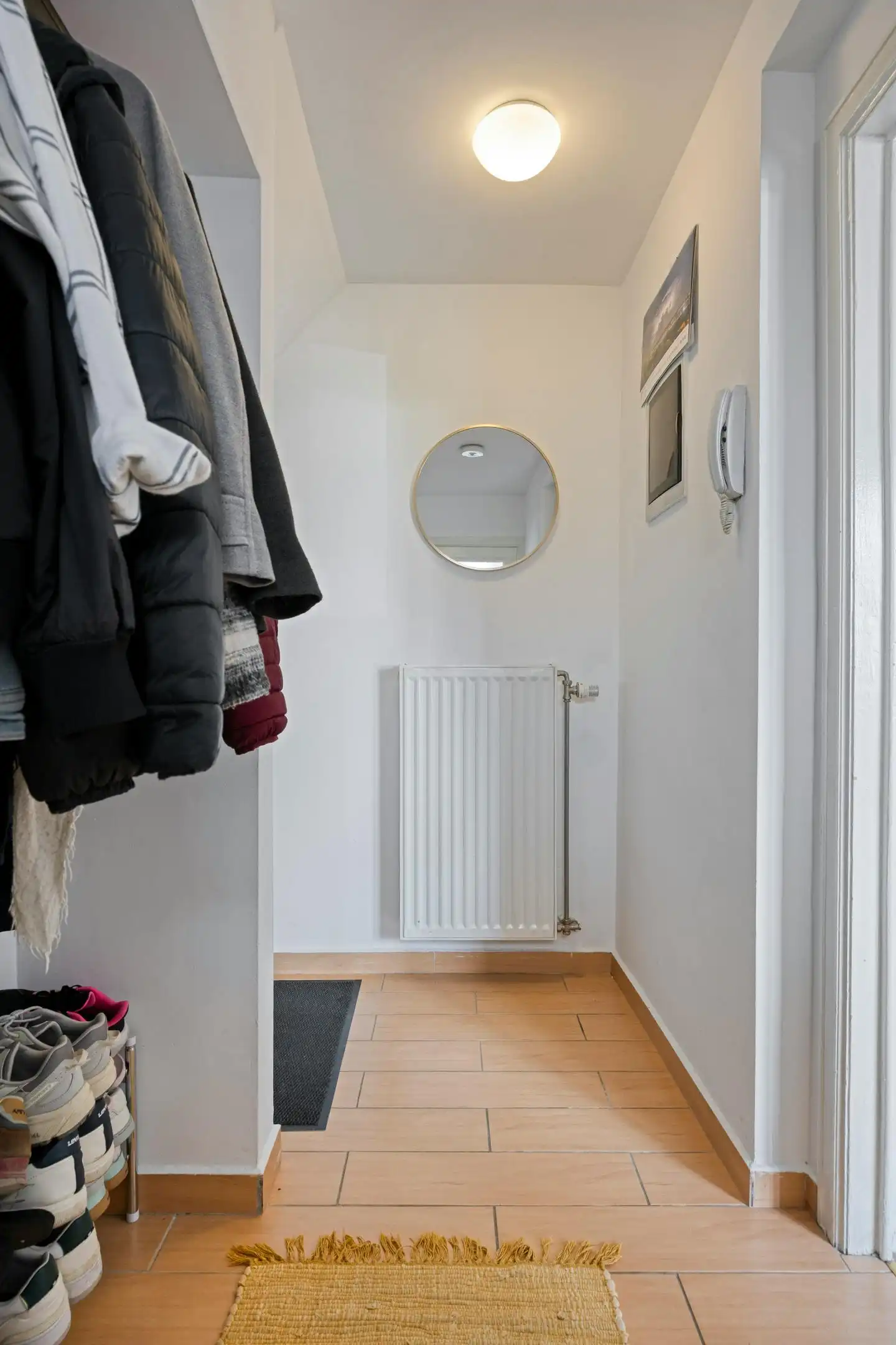Ruime driegevelwoning met 4 slaapkamers, 2 badkamers, tuin en parking op uitstekende ligging te Vilvoorde en vlakbij Strombeek foto 2