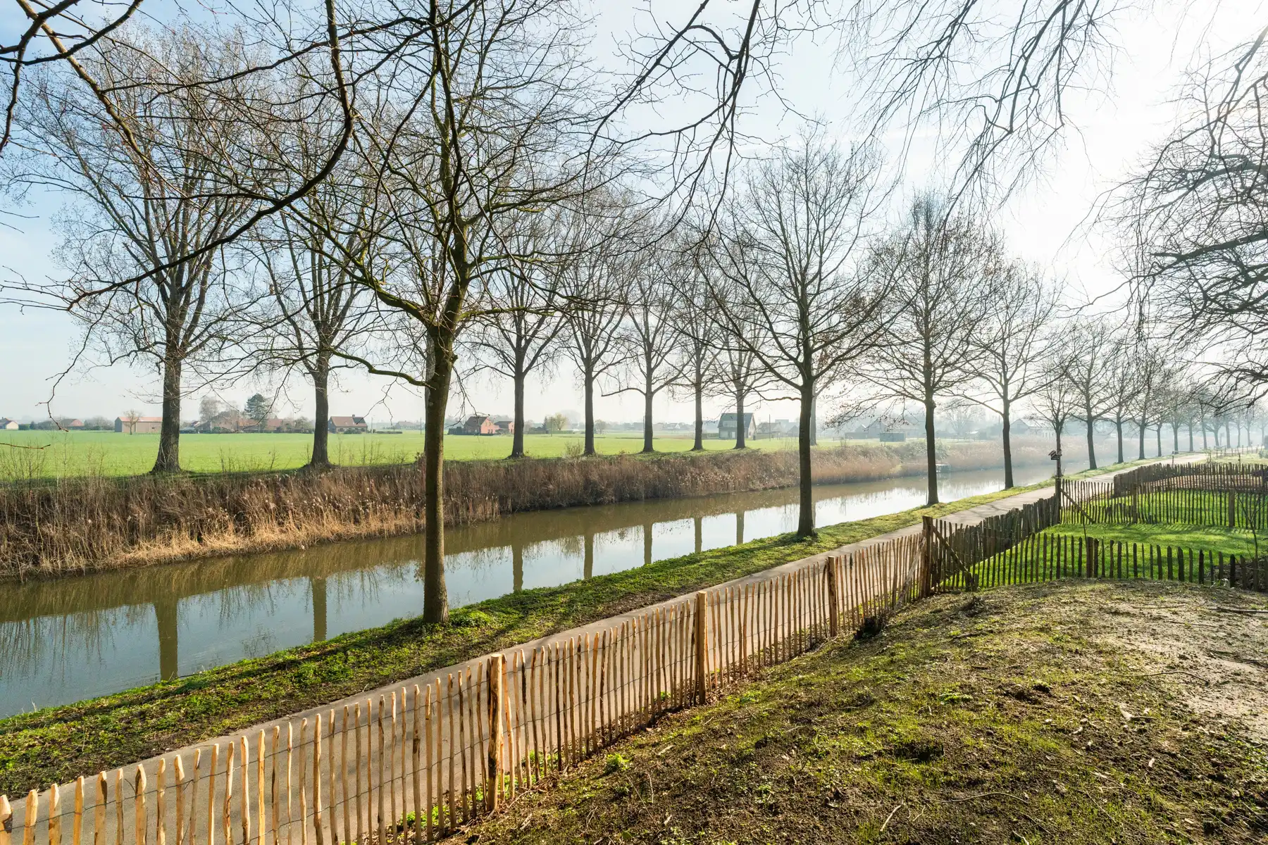 Moderne, halfopen woning foto 14