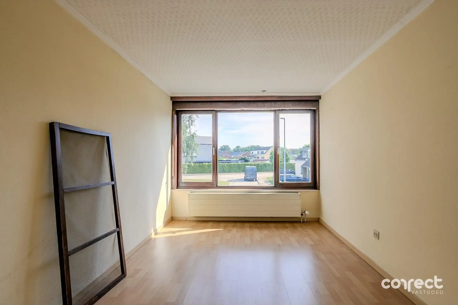 Op te frissen woning op ruim perceel van 857 m². foto 8