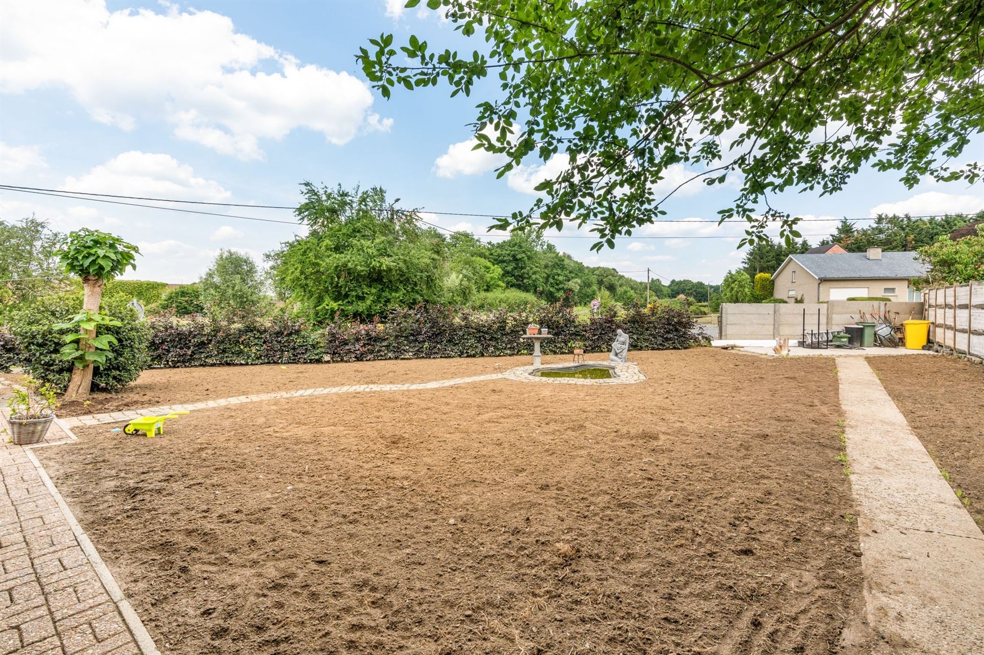 Eengezinswoning in halfopen bebouwing met tuin. foto 31