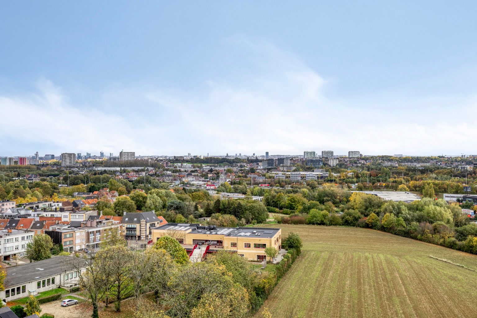 Instapklaar 2-slaapkamerappartement met panoramisch uitzicht foto 18