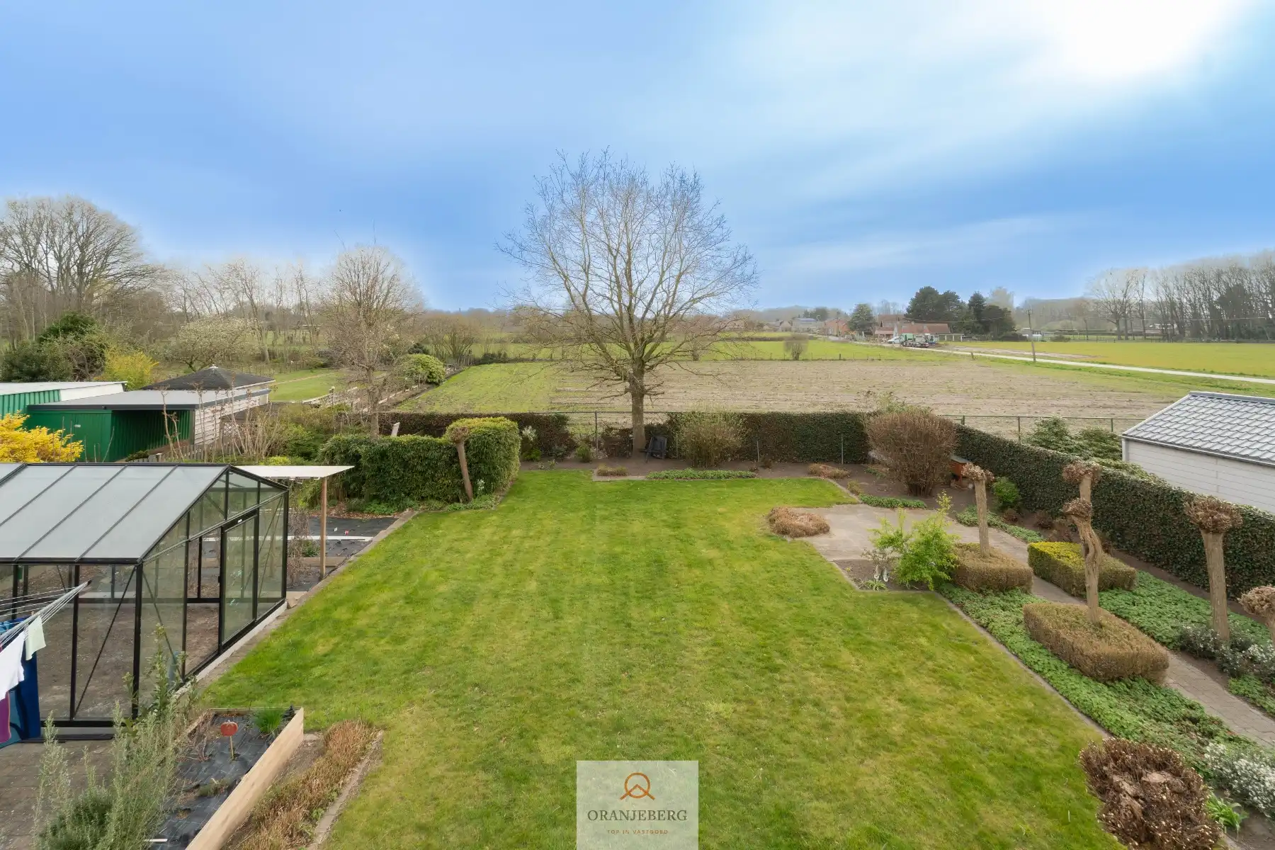 Magazijn met kantoor en woonst foto 19