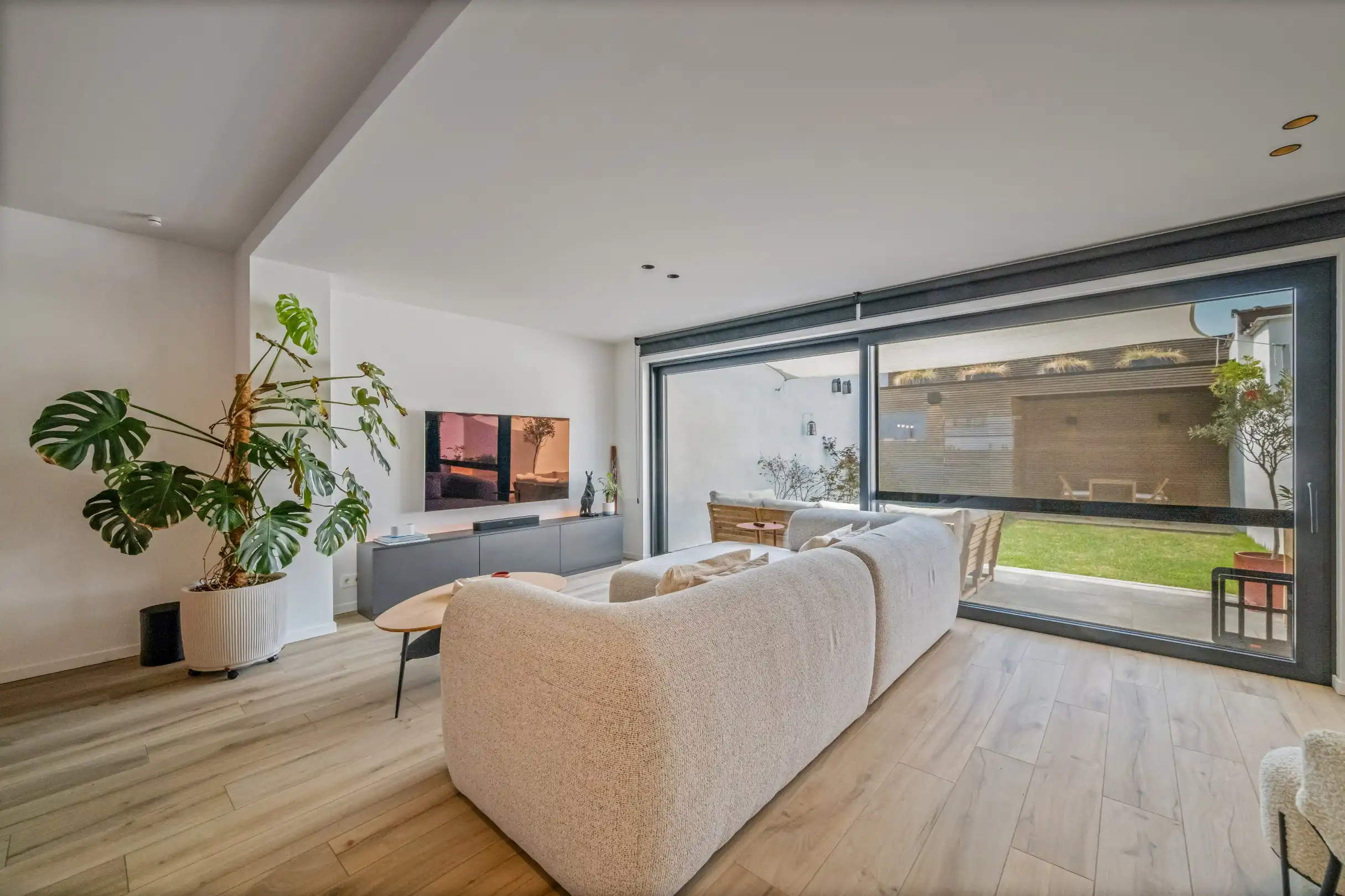 Schitterend gerenoveerd huis te Heist. Garage mogelijk! foto 3