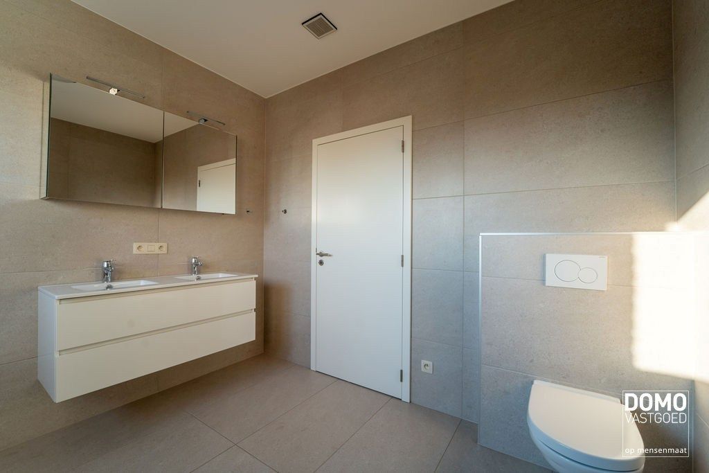 LUXE PENTHOUSE APPARTEMENT MET 2 TERASSEN, LIFT EN ONDERGRONDSE AUTOSTANDPLAATS IN HASSELT. foto 11