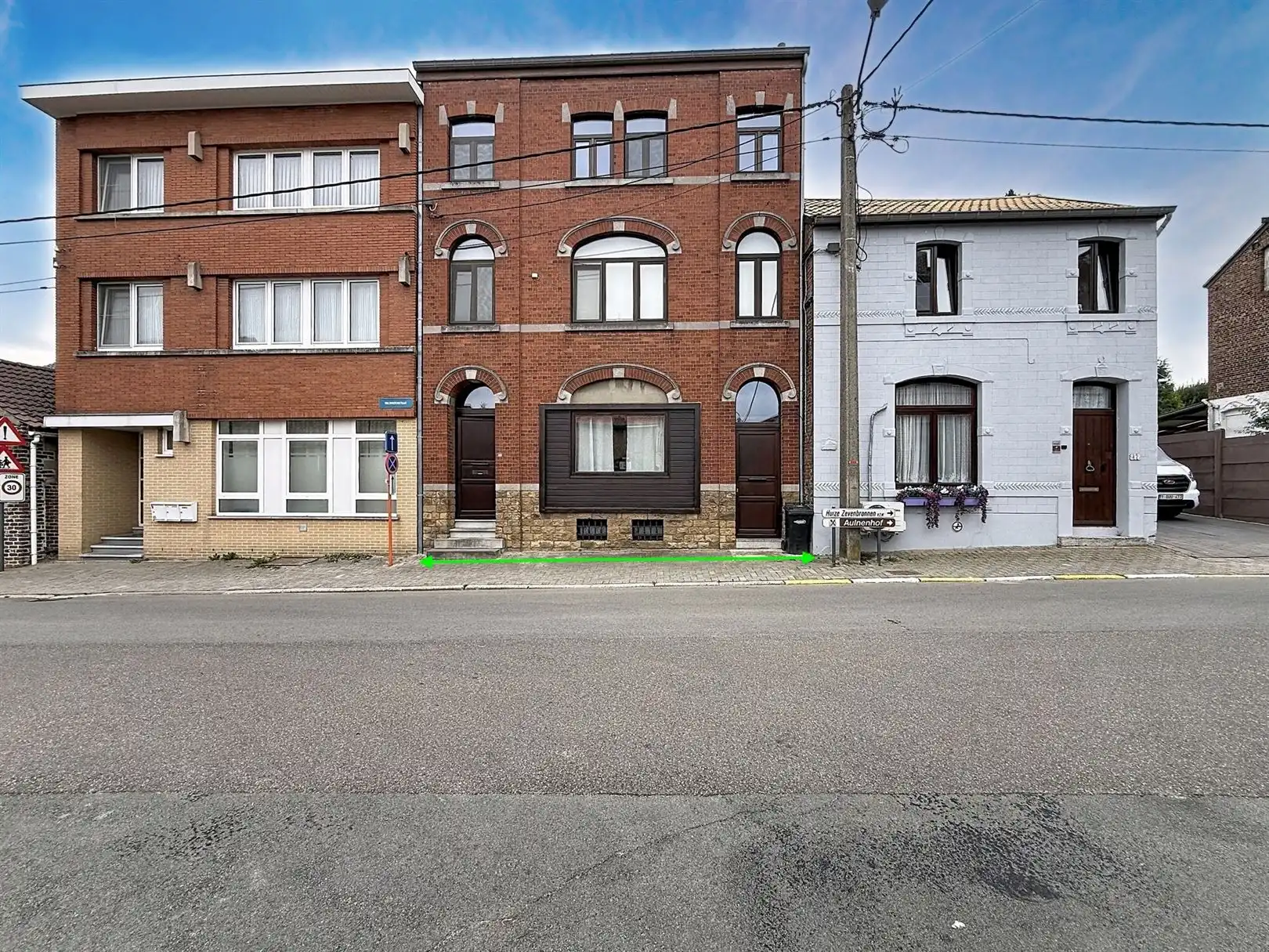 Ruime rijwoning met 5 slkps, inrichtbare zolder, tuin, 5a 47ca foto 2