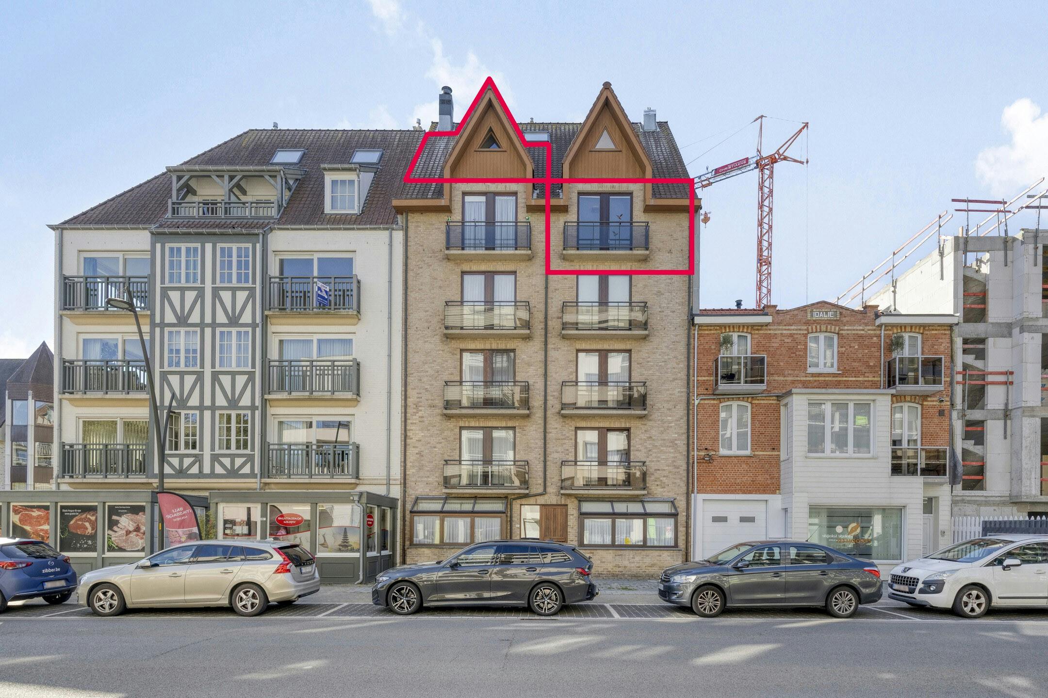 Instapklare duplex met 2 slaapkamers in het hartje van Koksijde-Bad foto {{pictureIndex}}