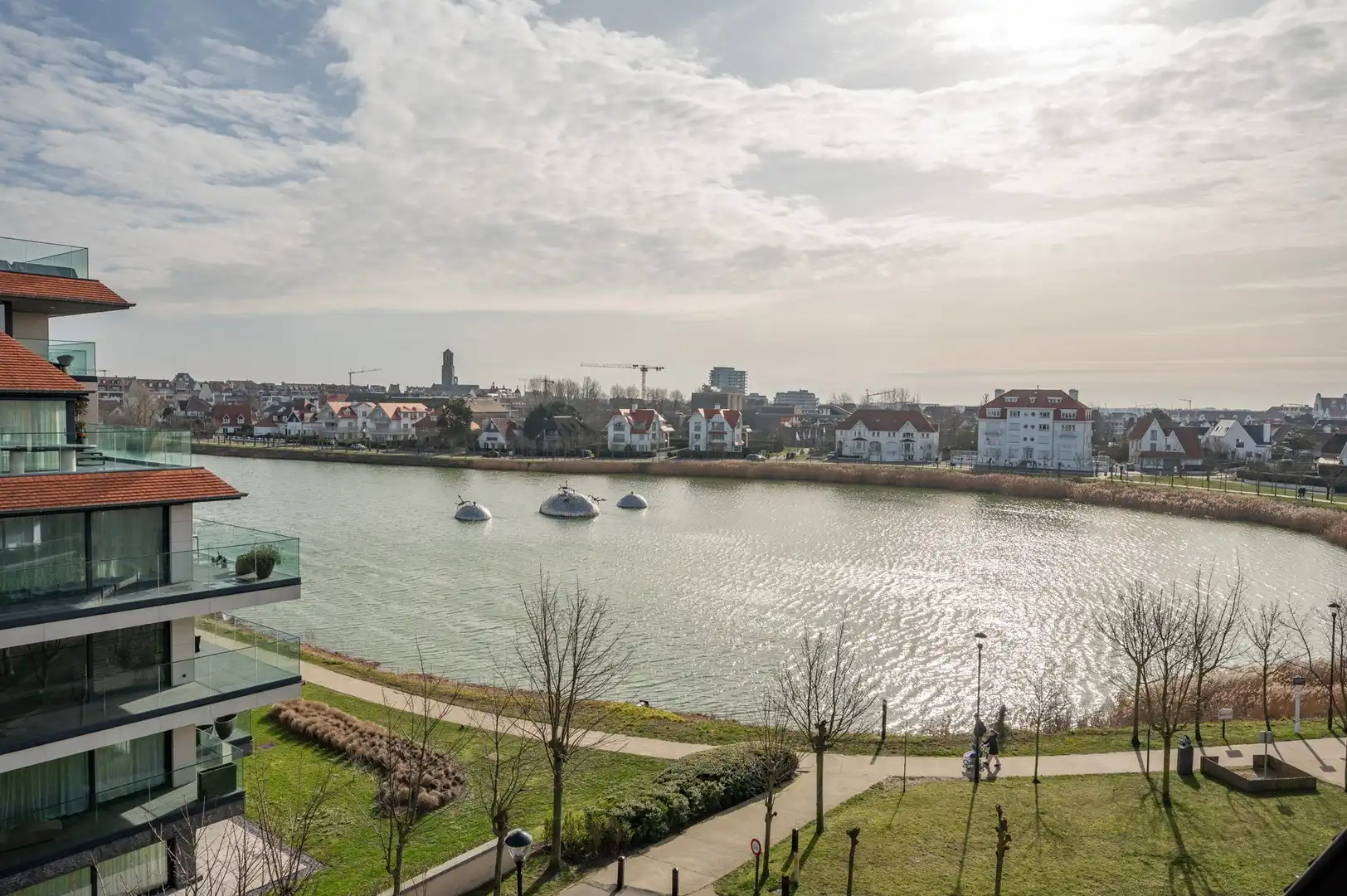 Hoofdfoto van de publicatie: Ruim en zonnig appartement van 122 m² met open zicht op het Zegemeer.