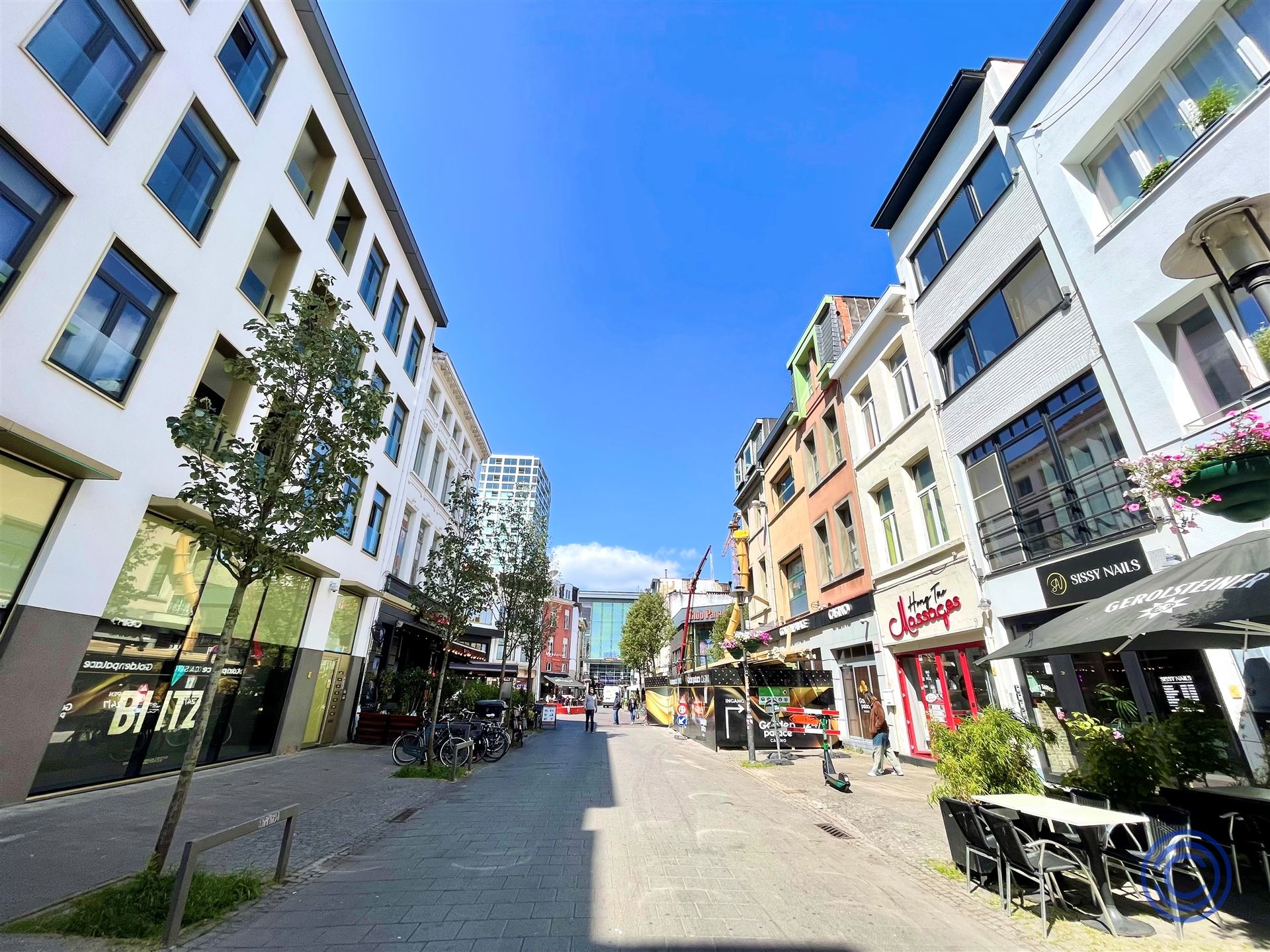Appartementsgebouw met een handelspand en 3 logies op centrale locatie! foto 13