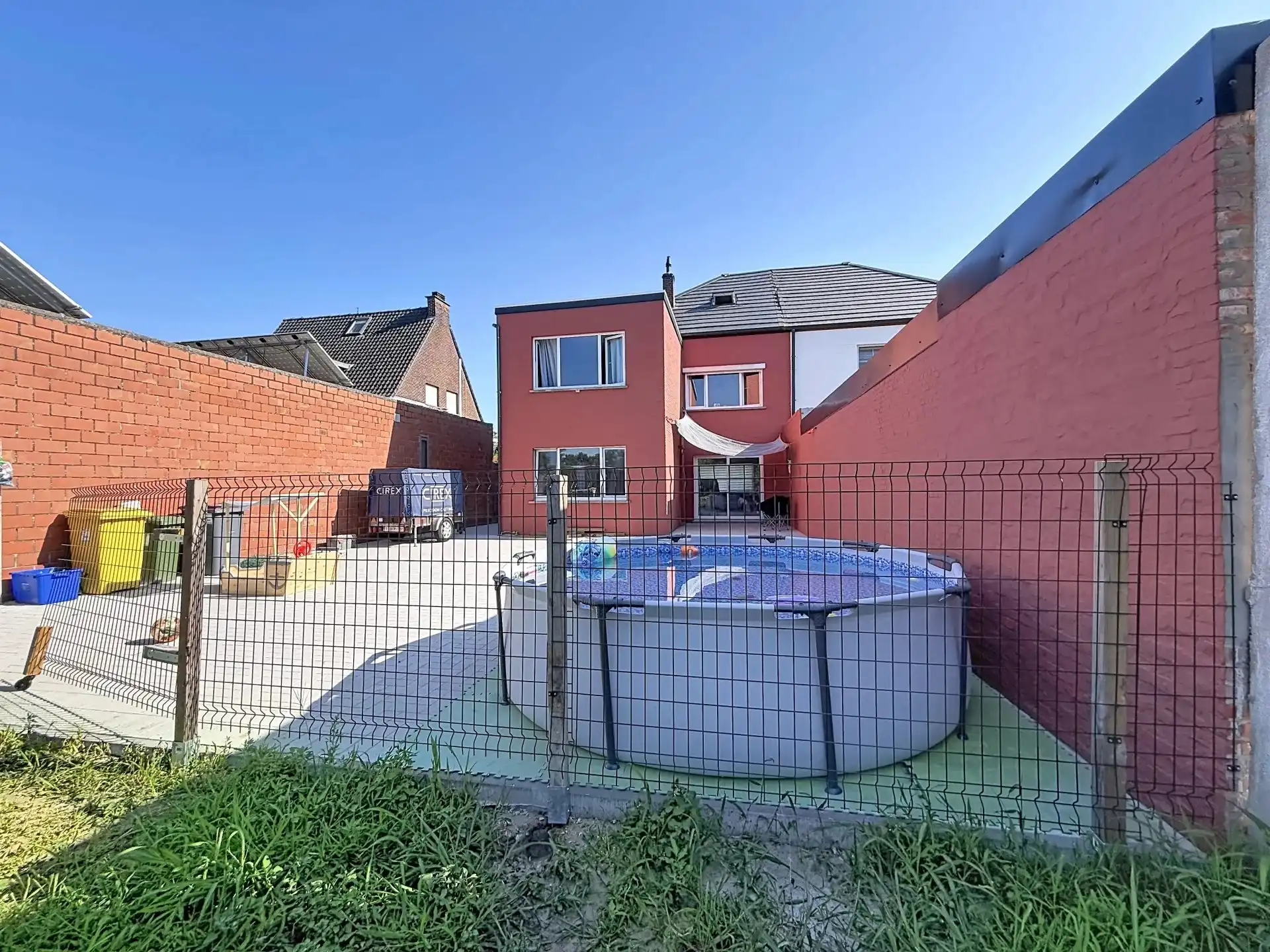 Volledig gerenoveerde woning met 4 slaapkamers op een groot perceel. foto 30