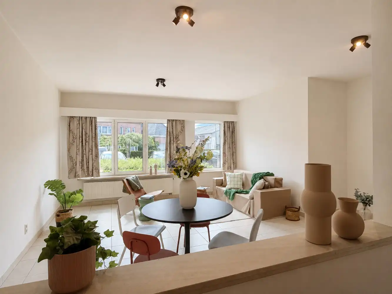 Instapklaar en energiezuinig ruim twee slaapkamer appartement in het centrum van Eke foto 3