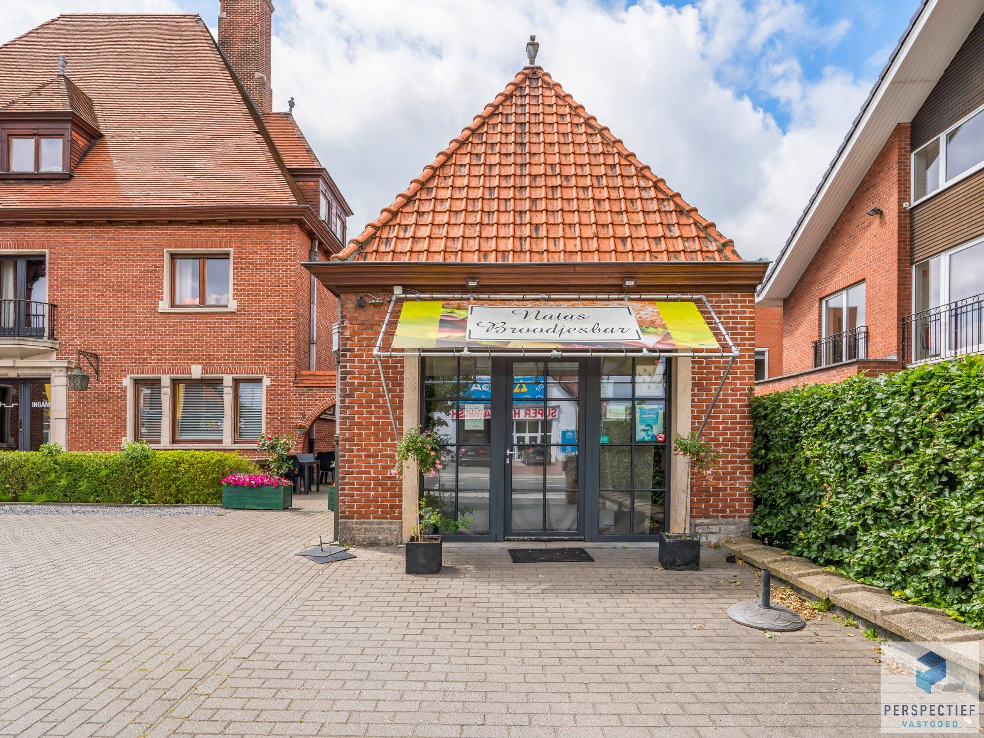 2 handelsruimtes + appartement met mogelijkheden op een strategische ligging te Roeselare foto 35