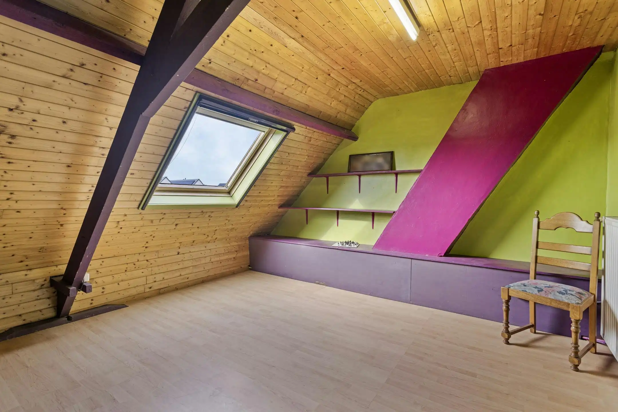 Ruime woning met 4 slaapkamers en leuke tuin in Roeselare! foto 13