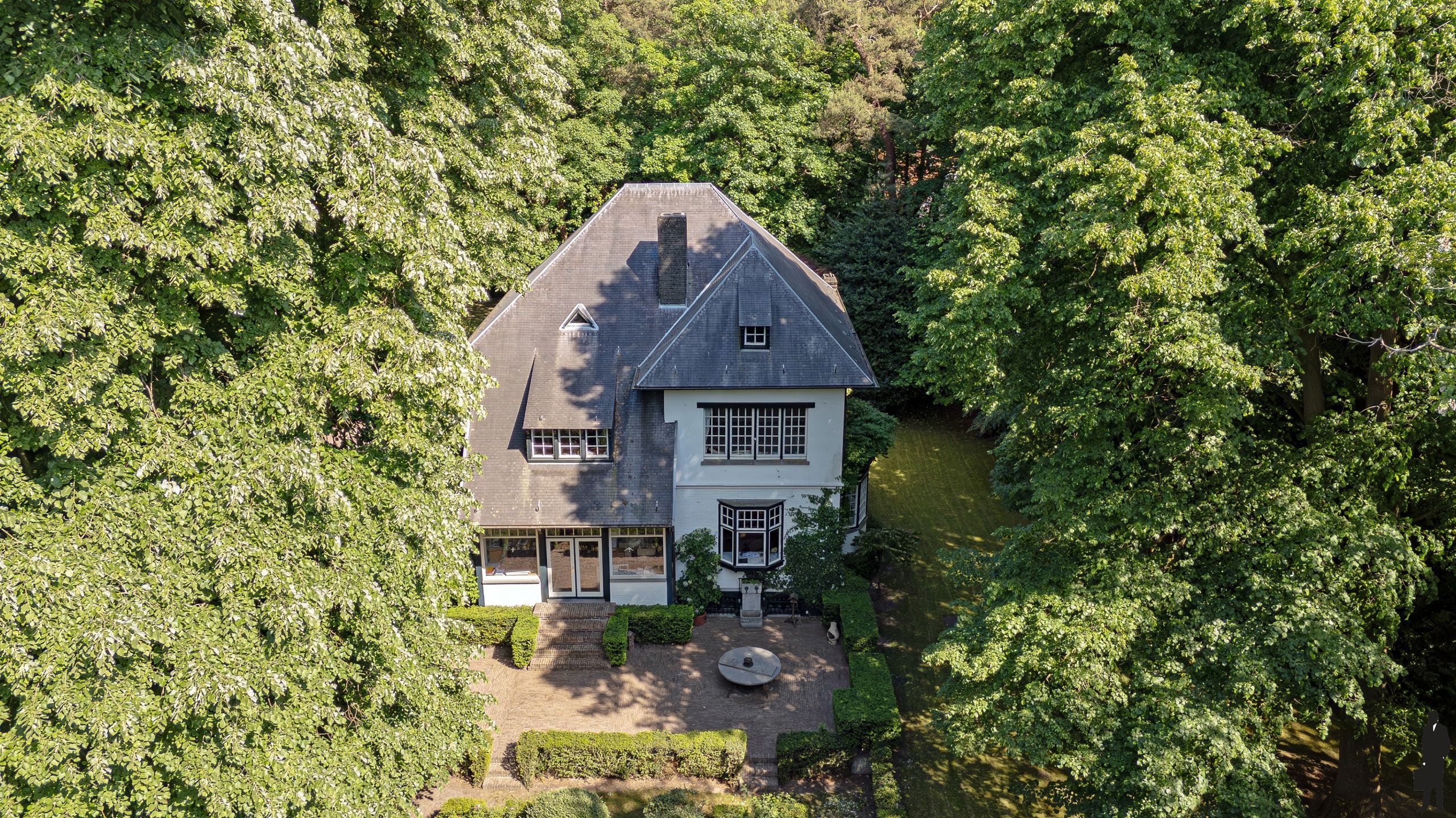 Uiterst charmante villa op een rustige en groene locatie met volledige privacy! foto 4