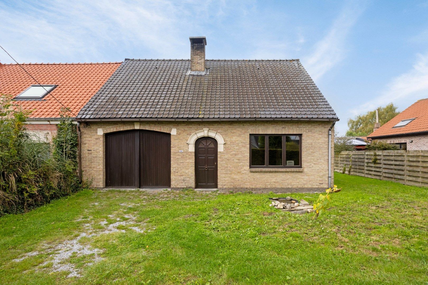 Op zoek naar een ‘casco’ halfopen bebouwing met veel potentieel in het groene Imde? Welkom Home! foto {{pictureIndex}}