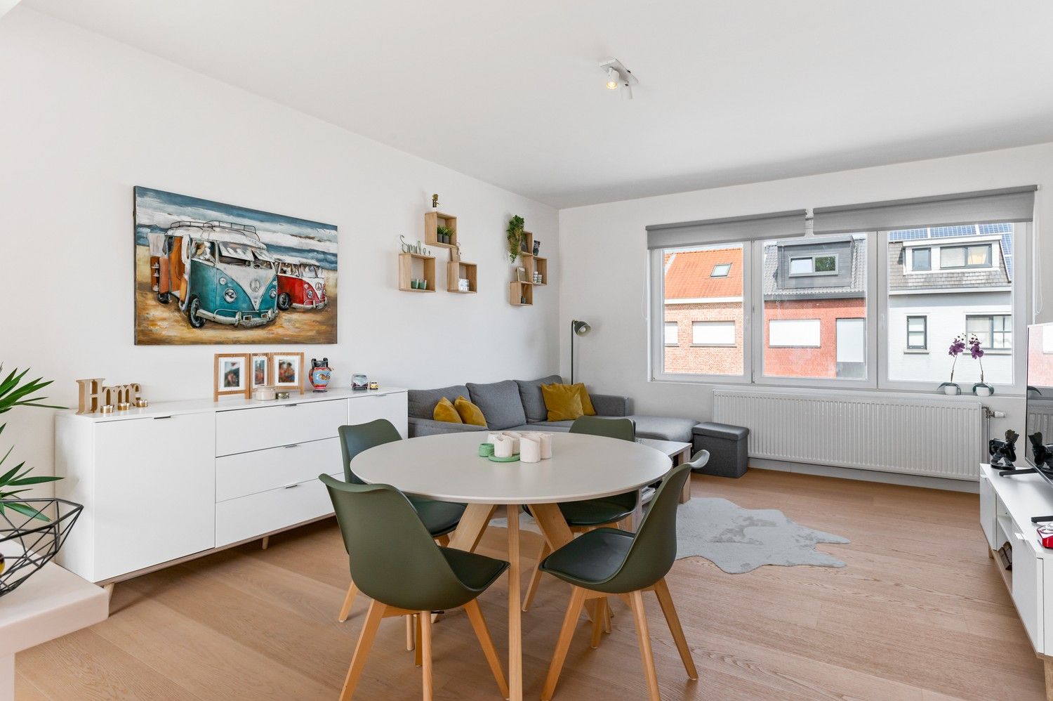 Prachtig instapklare duplex appartement met 2 slaapkamers, een garagebox en terras in Schoten! foto 4