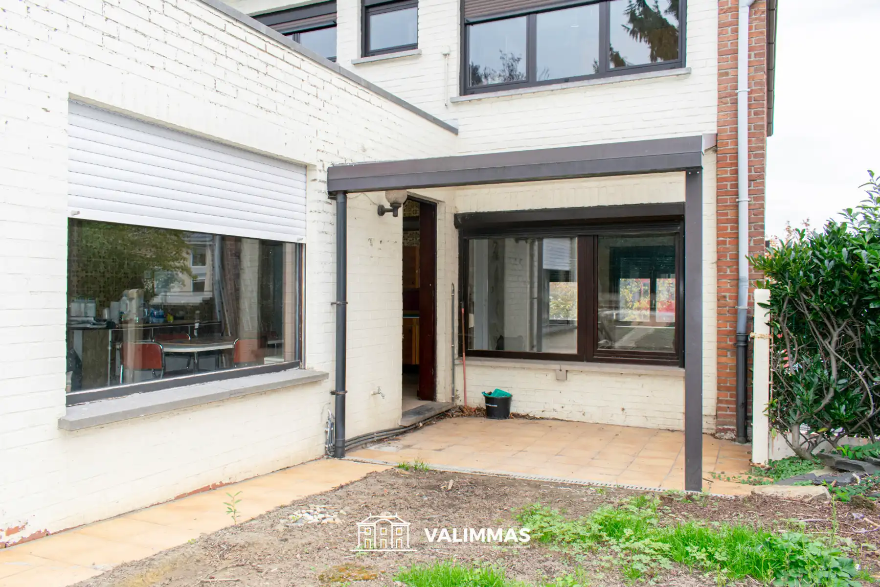 Centrum: op te knappen driegevelwoning met garage en tuin... foto 12