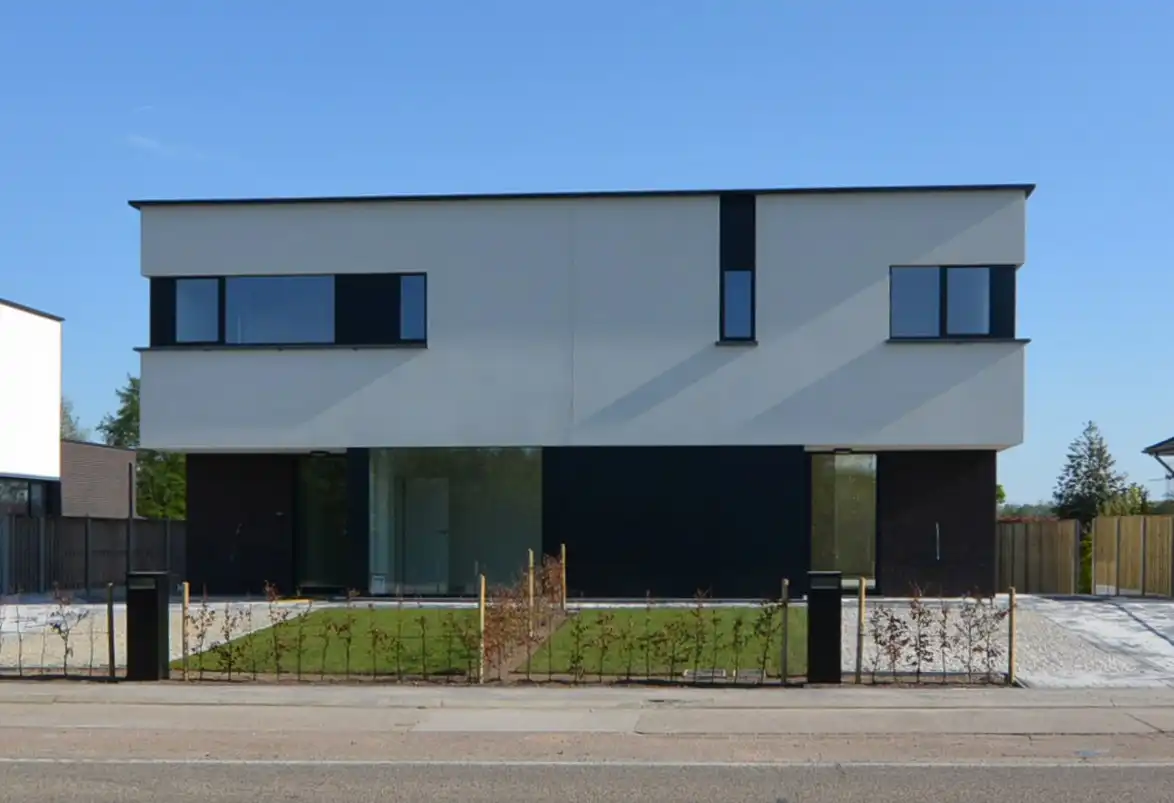 Moderne, energiezuinige, halfvrijstaande woning met carport op 3 a 80 ca. foto 2