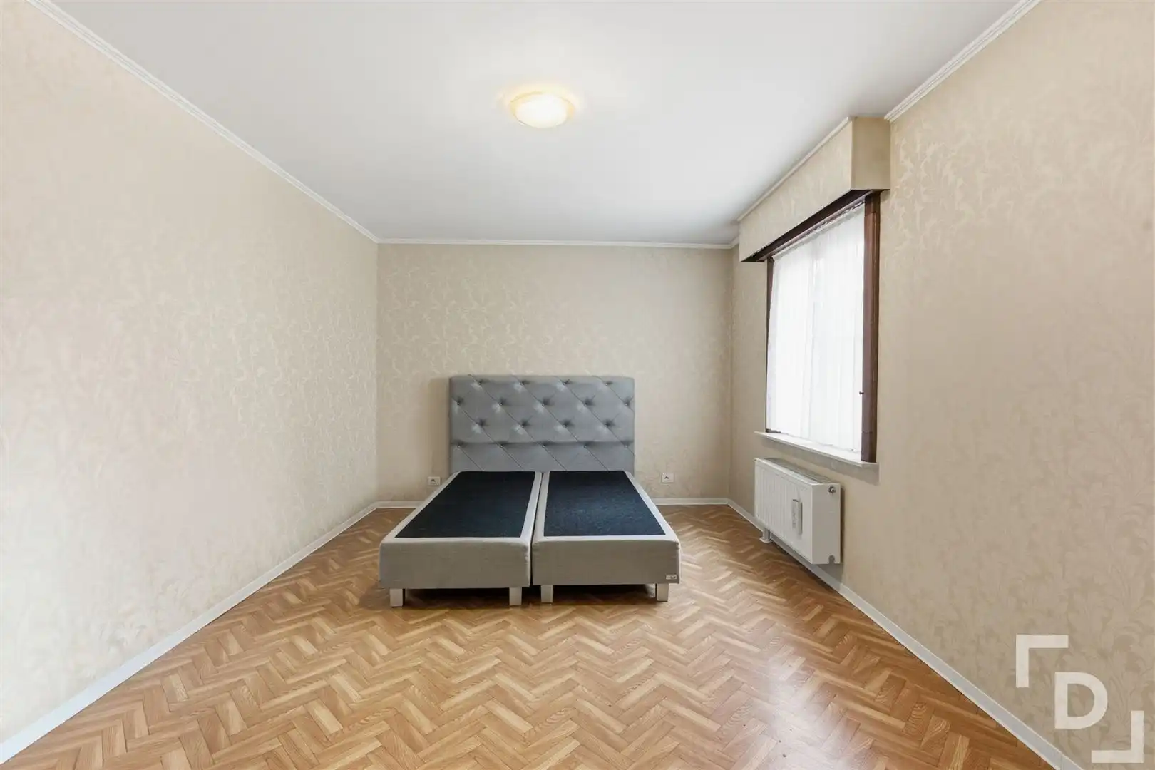 Appartement met 2 slaapkamers en garage te koop in centrum Poperinge. foto 10