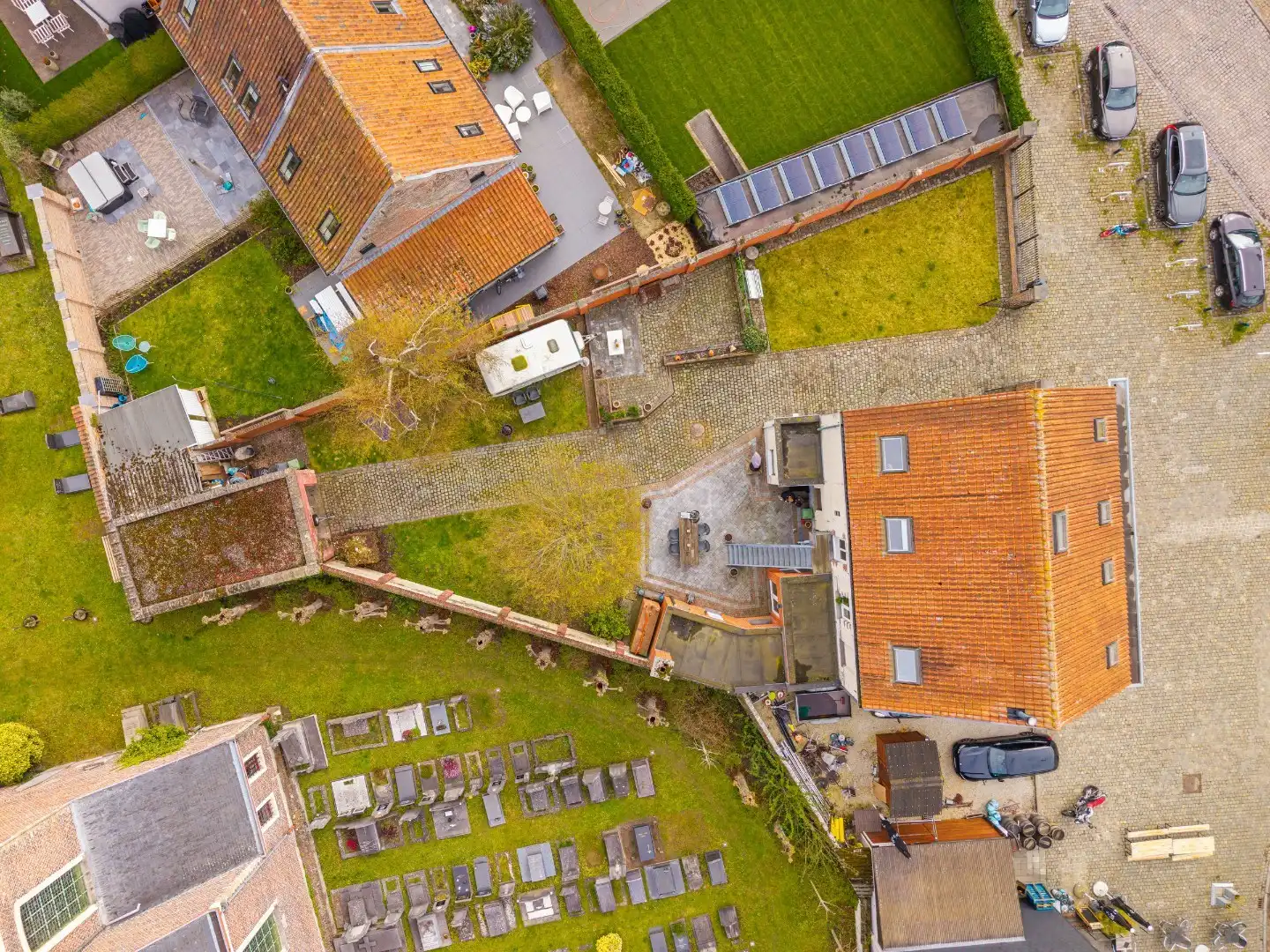 Karaktervolle burgerwoning met stadstuin op het dorpsplein van Zwijnaarde foto 37