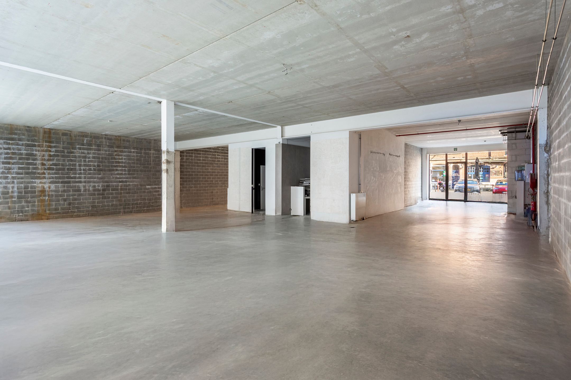 polyvalente handelsruimte ca 375 m² aan het Willemdok foto 11